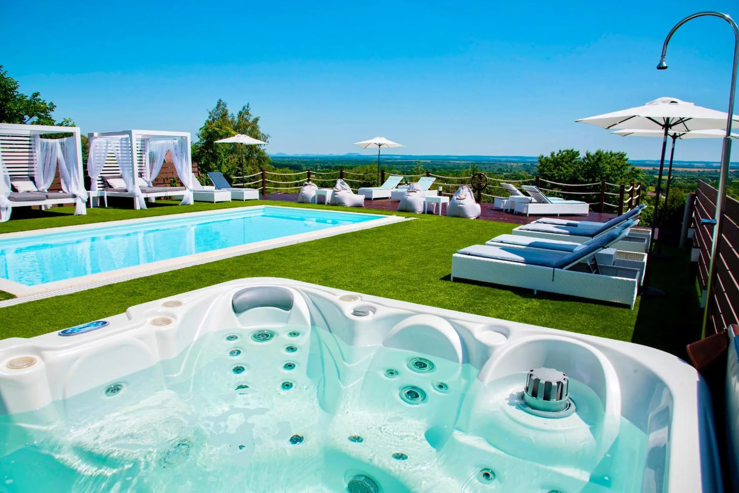 Swimming pool in Love and Dream Élményvilla