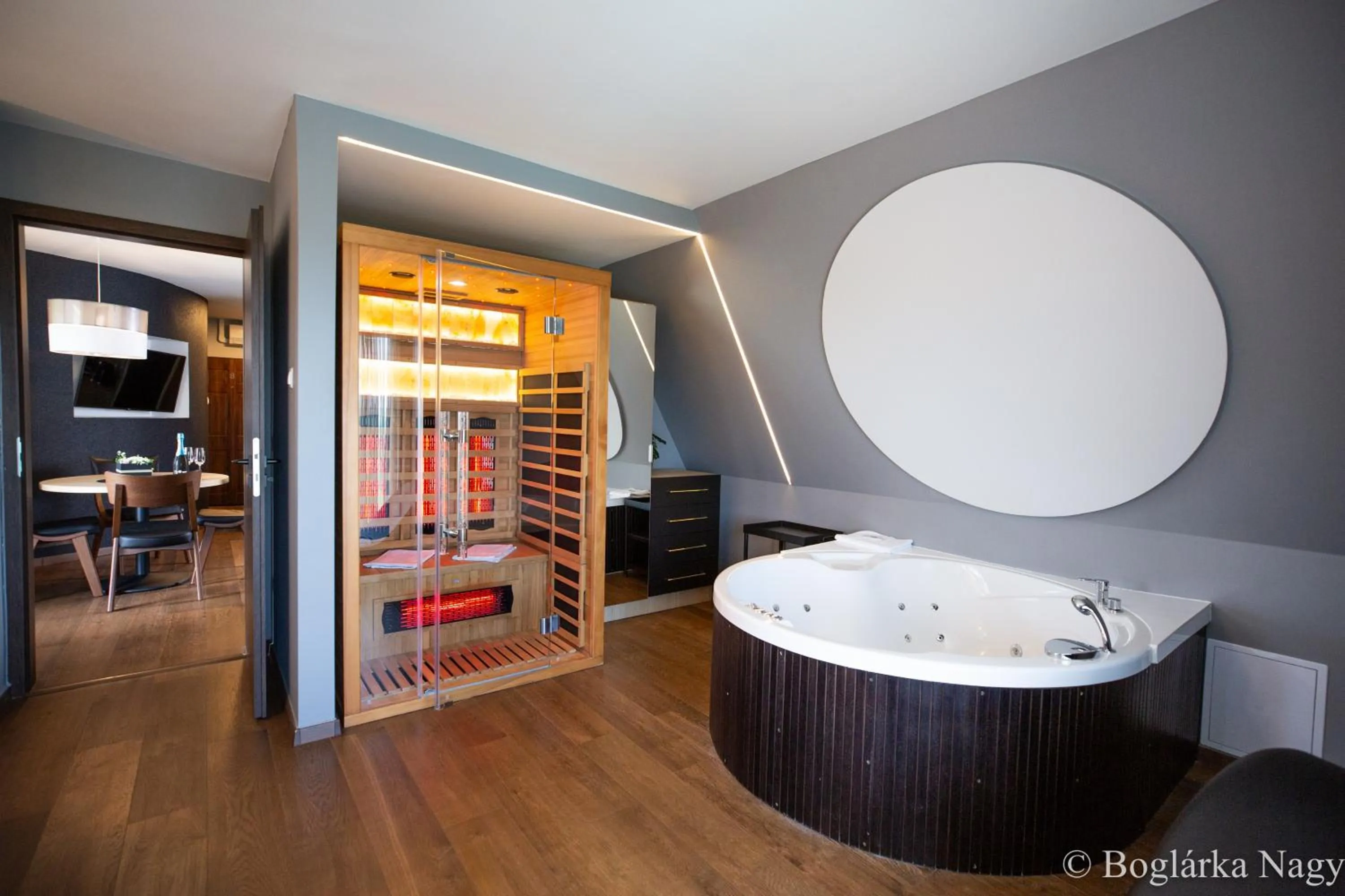 Hot Tub in Love and Dream Élményvilla