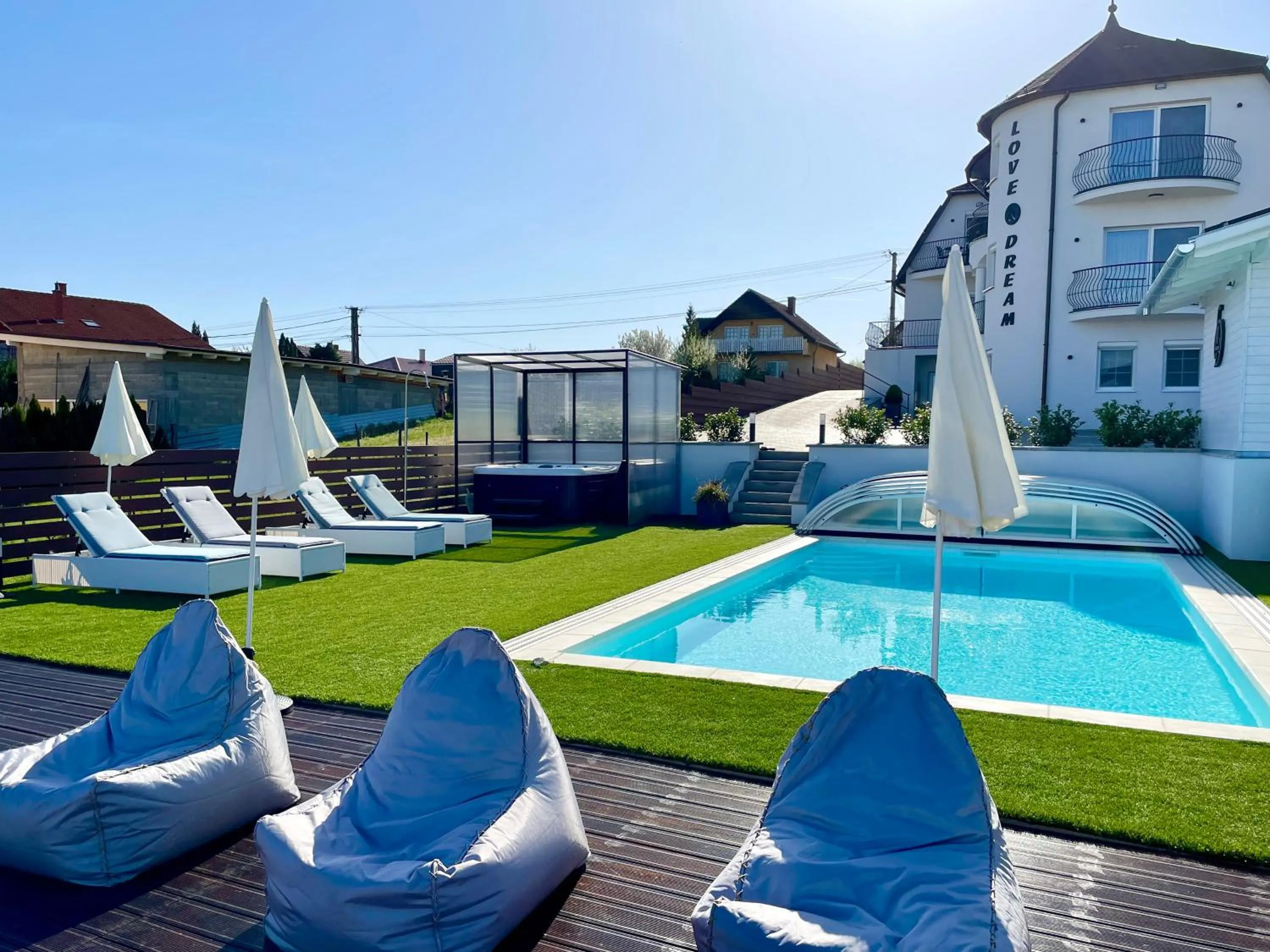 Pool view in Love and Dream Élményvilla