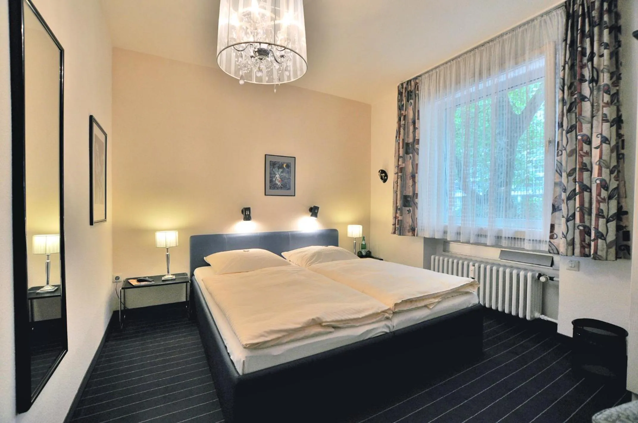 Photo of the whole room, Bed in Hotel Am Ehrenhof