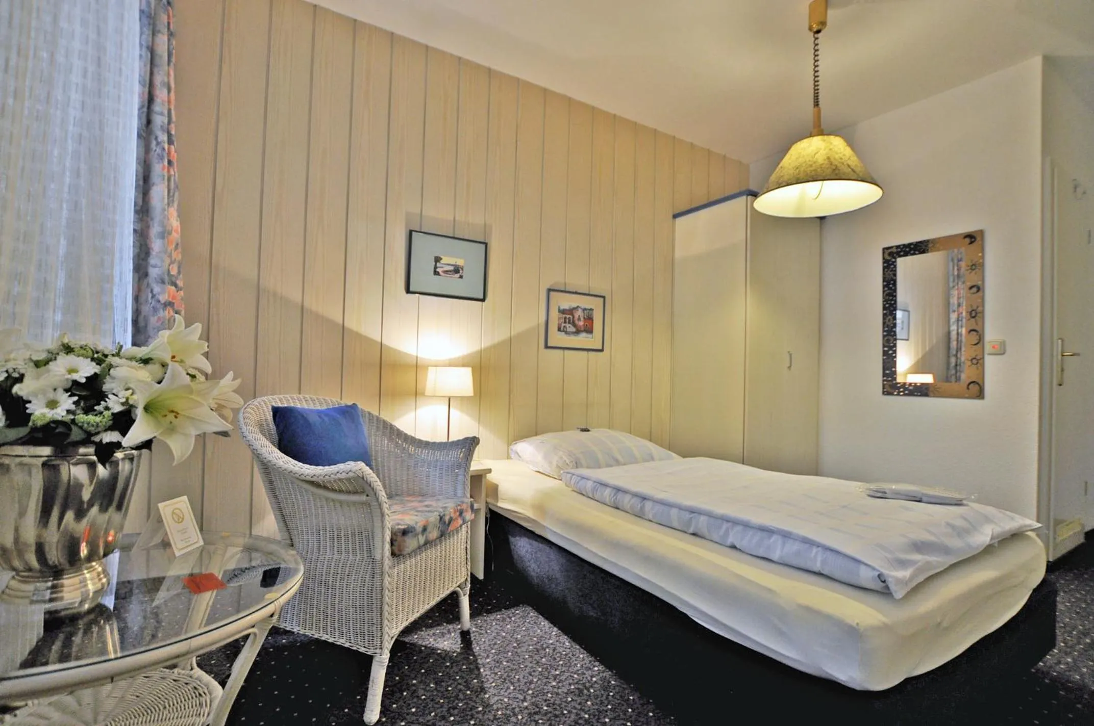 Photo of the whole room, Bed in Hotel Am Ehrenhof