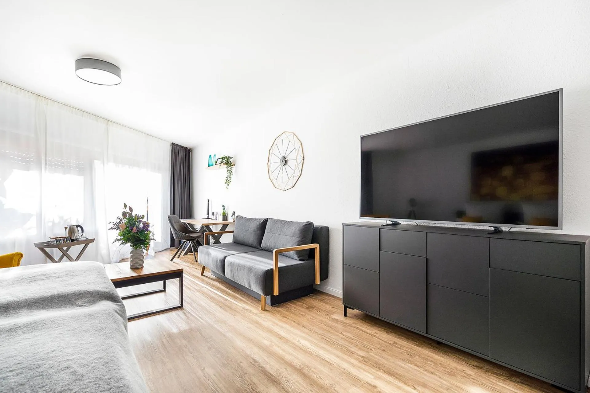 Living room, Bed in Hotel Marktterrassen