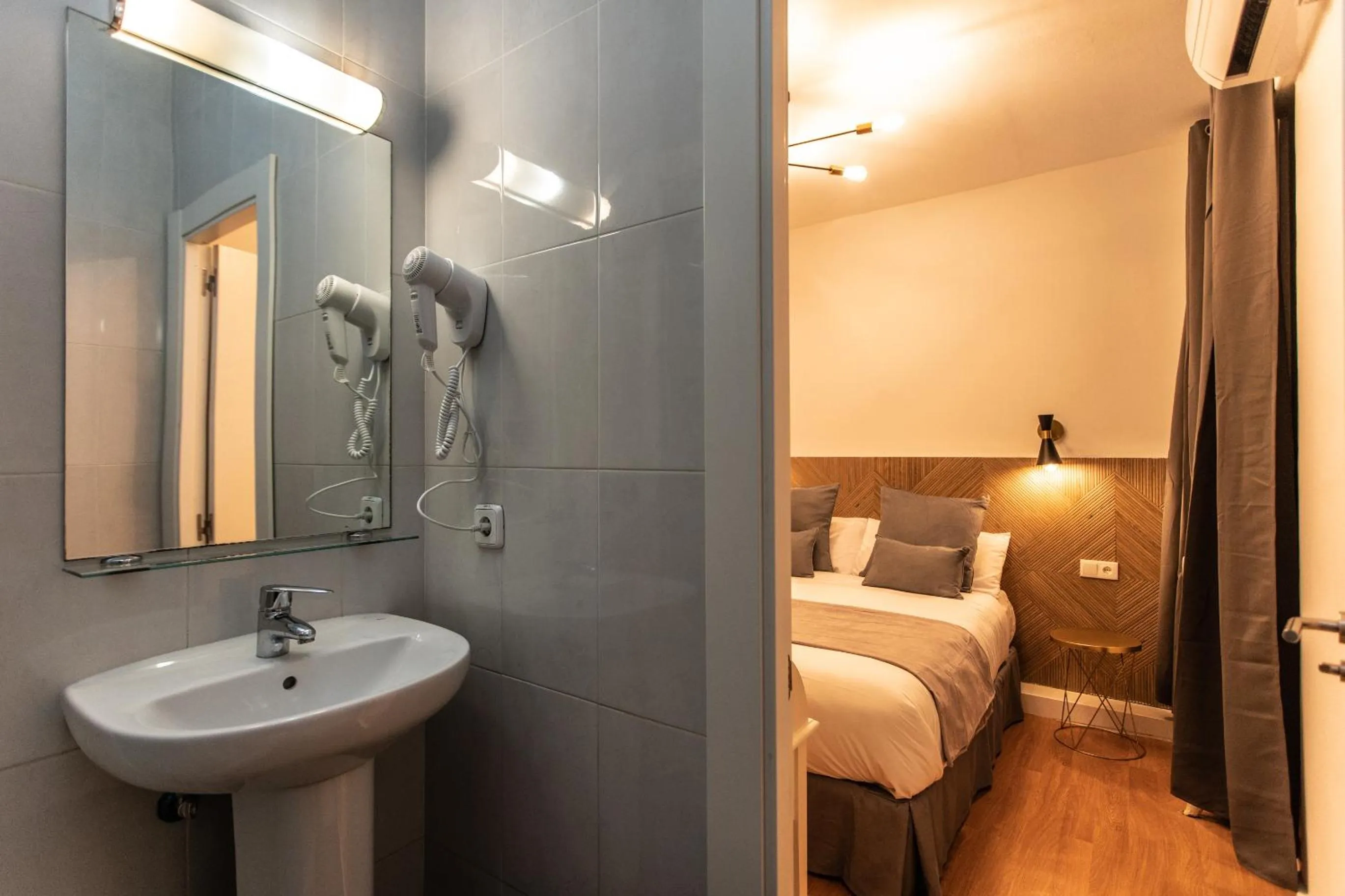 Bathroom, Bed in SUITES YOU Gran Vía