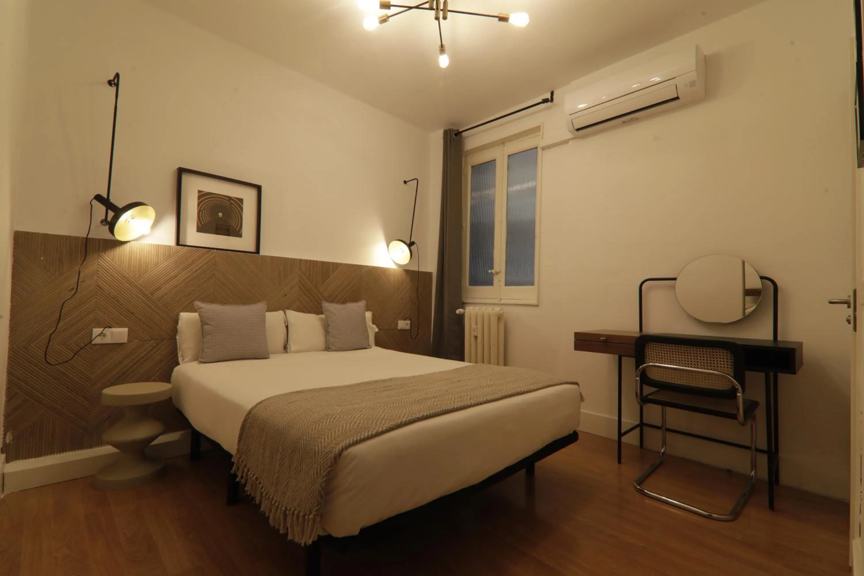 Photo of the whole room, Bed in SUITES YOU Gran Vía