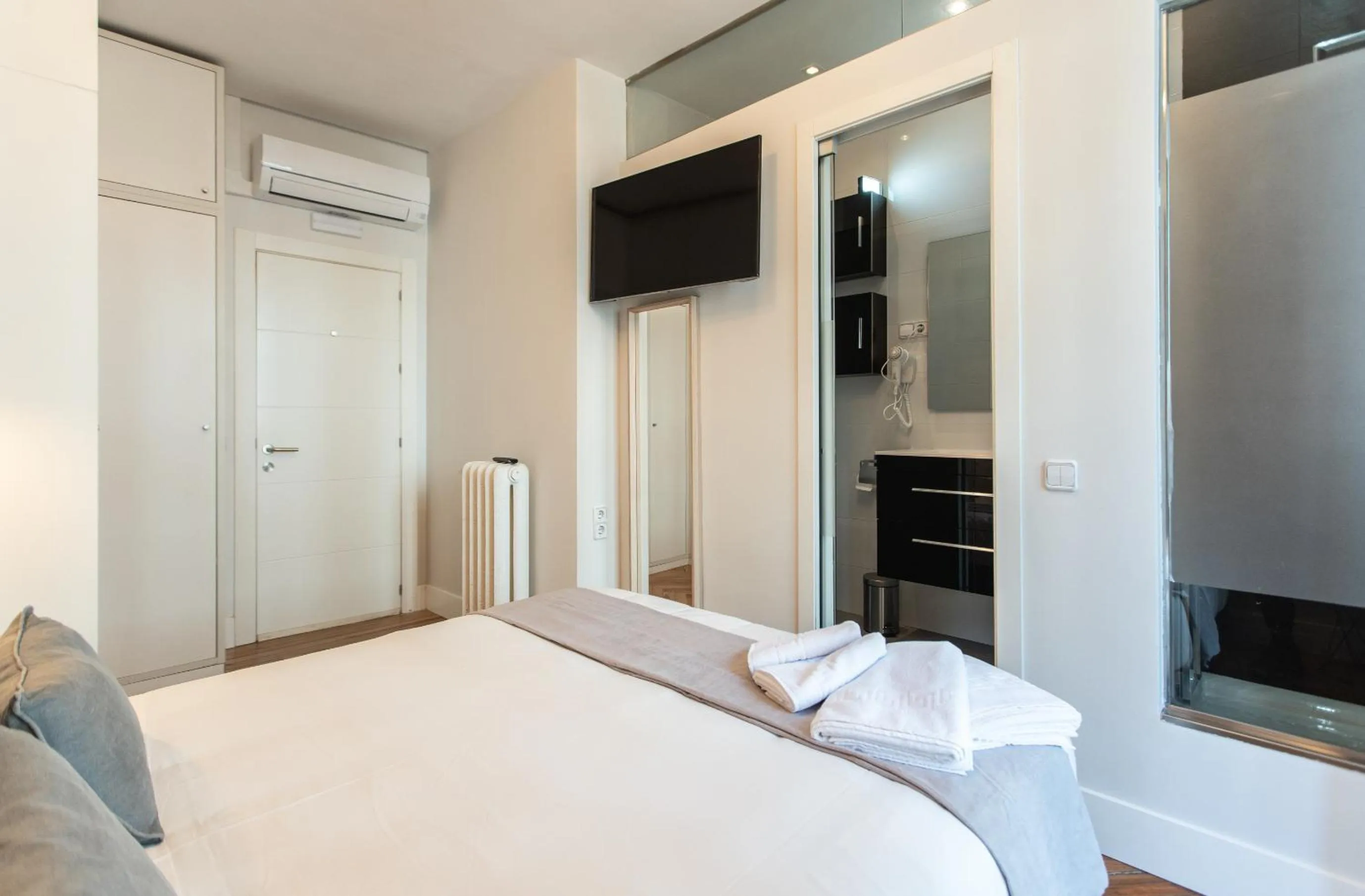 Bed in SUITES YOU Gran Vía