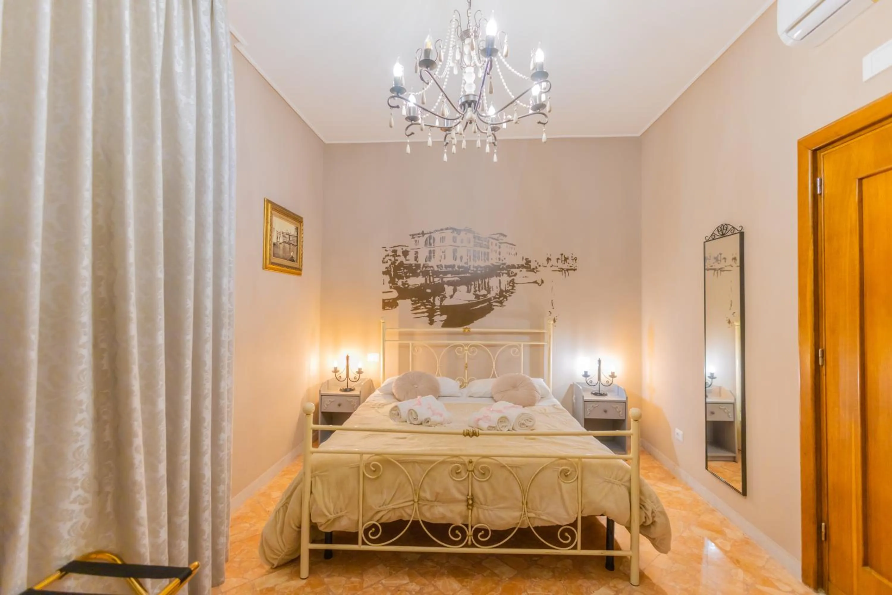 Photo of the whole room, Bed in Bari Antica Boutique B&B