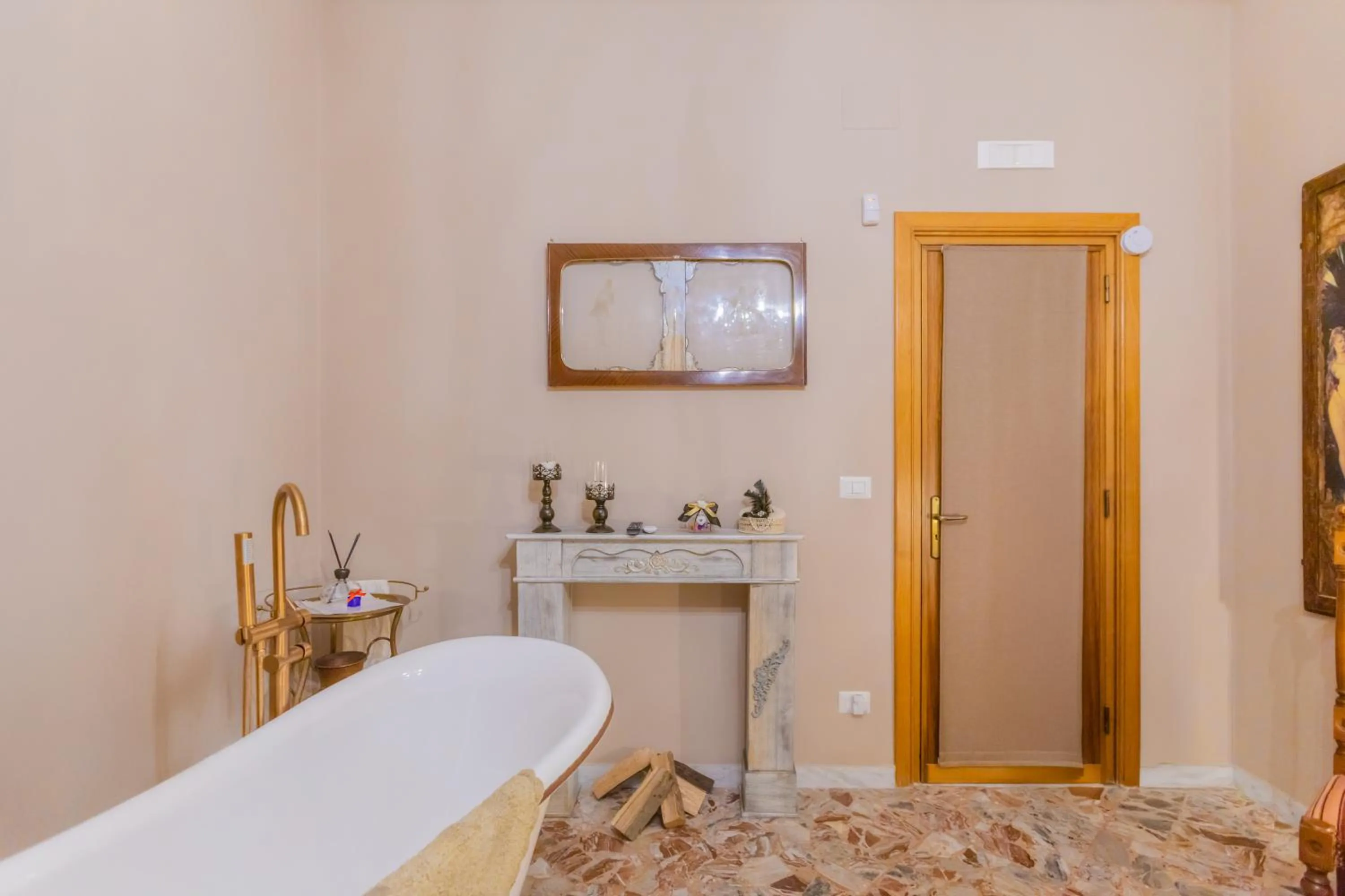 Bath in Bari Antica Boutique B&B