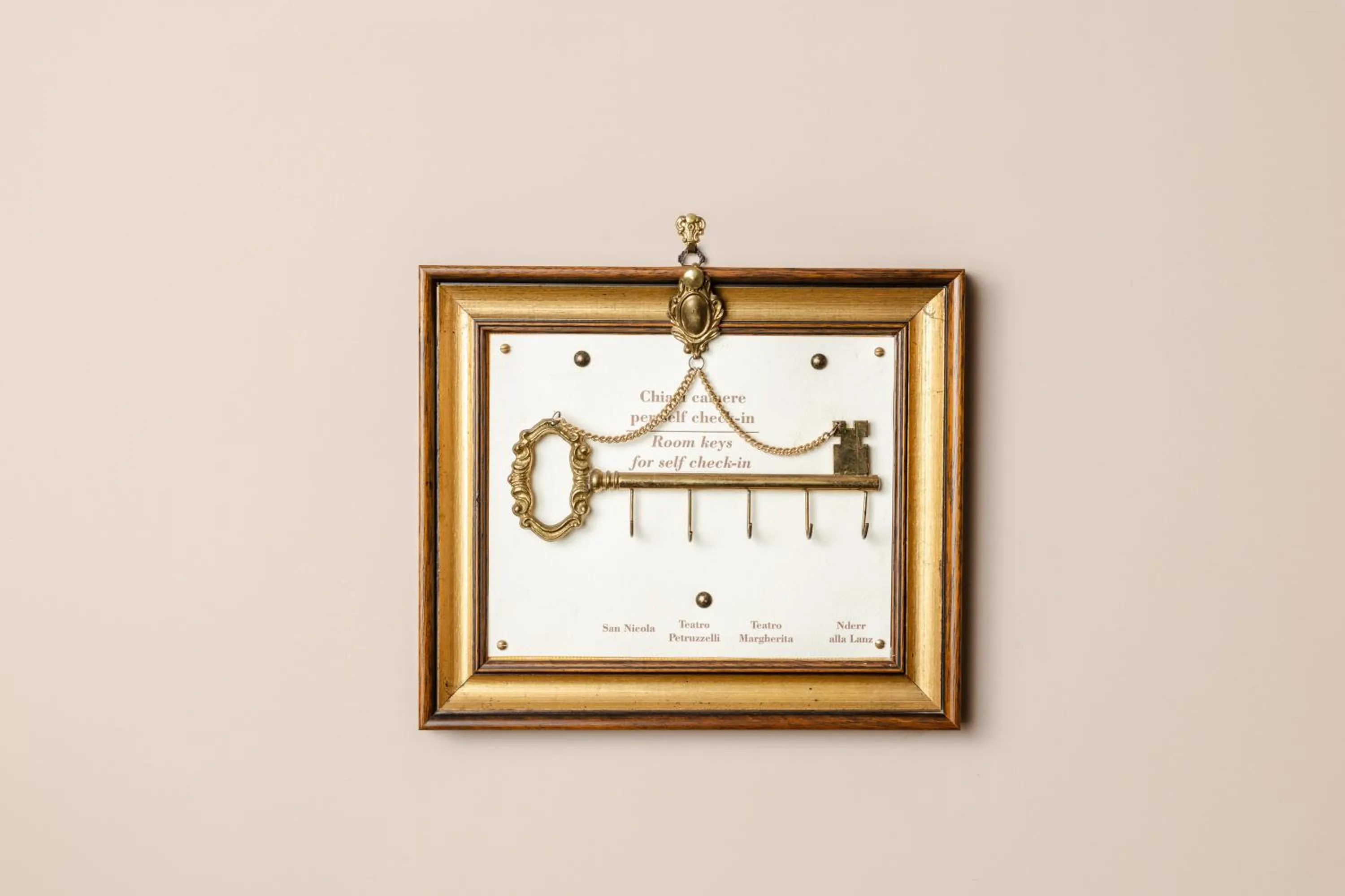 Decorative detail in Bari Antica Boutique B&B