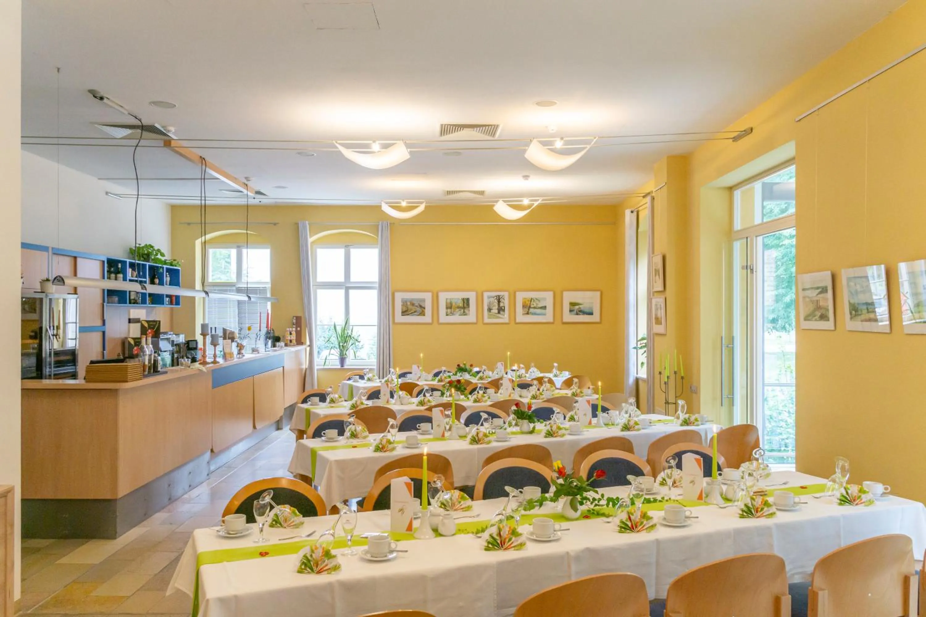 Restaurant/places to eat in Hotel Regenbogenhaus