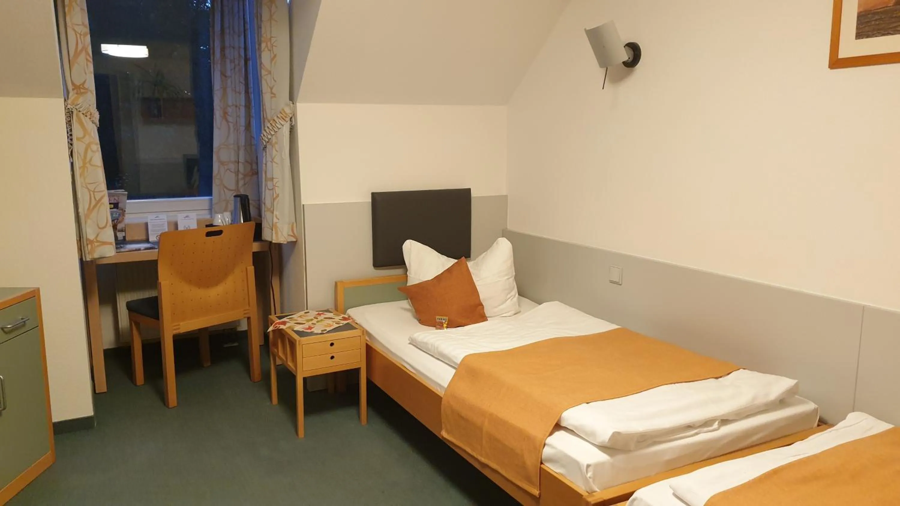 Restaurant/places to eat, Bed in Hotel Regenbogenhaus