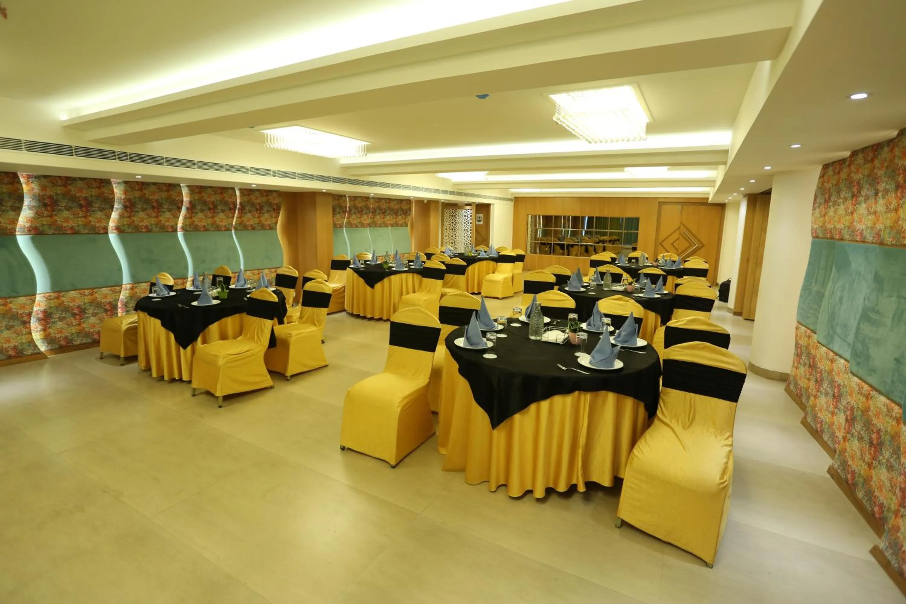 Banquet/Function facilities in Alba Premier, Indore