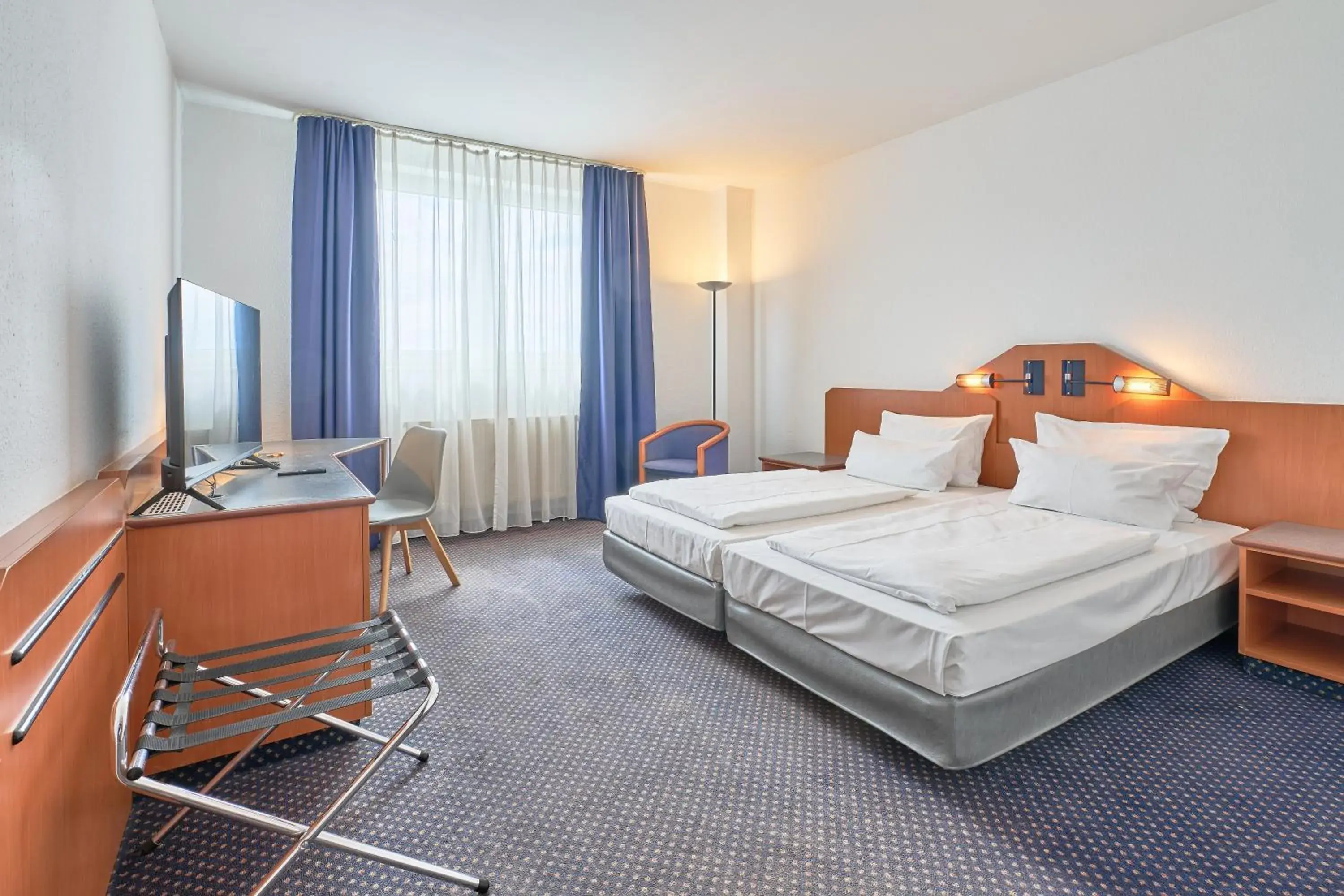 Photo of the whole room, Bed in eXo Square Heidelberg/Schwetzingen - by SuperFly Hotels Photo of the whole room, Bed in eXo Square Heidelberg/Schwetzingen - by SuperFly Hotels