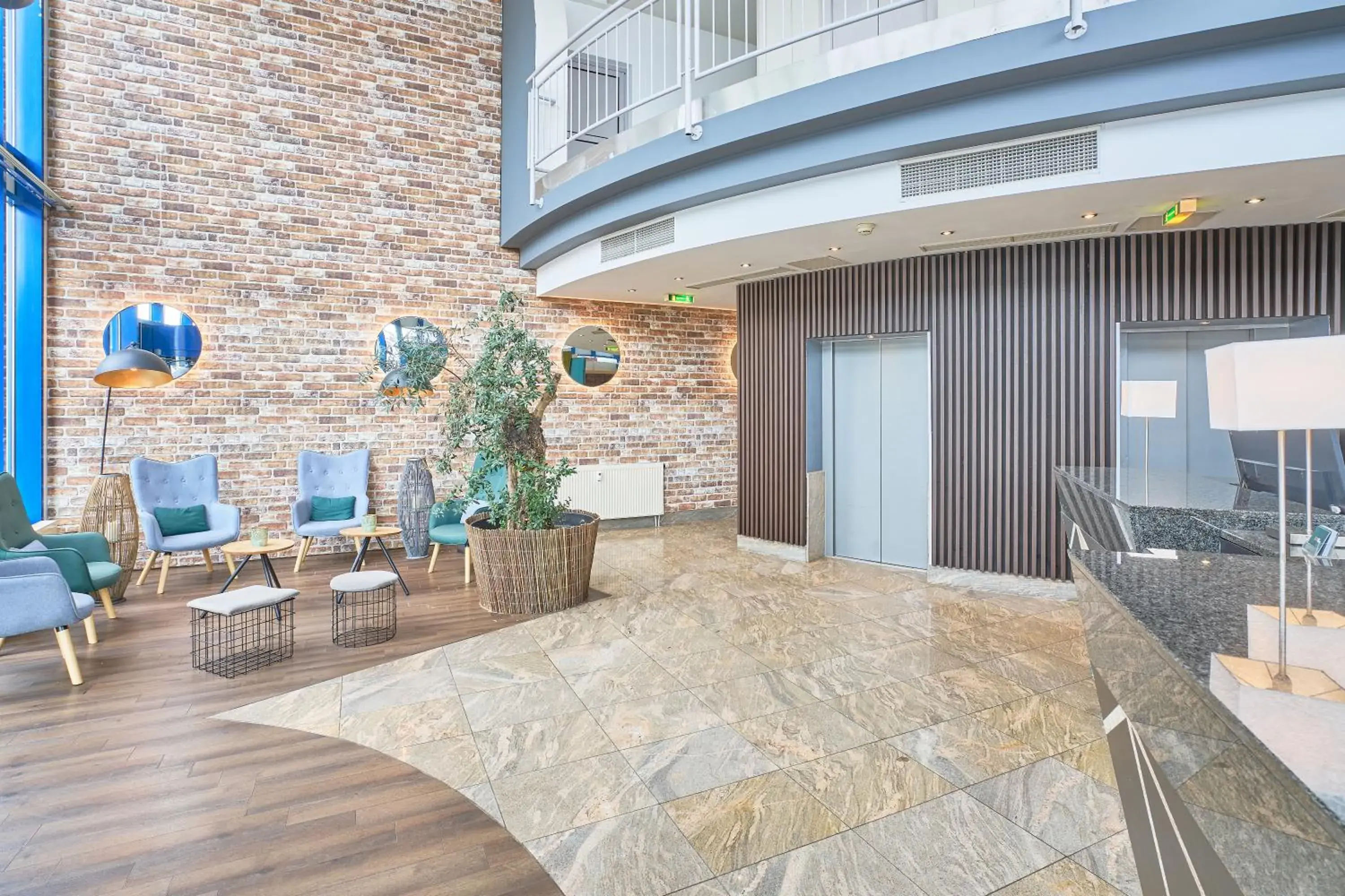 Lobby or reception in eXo Square Heidelberg/Schwetzingen - by SuperFly Hotels Lobby or reception in eXo Square Heidelberg/Schwetzingen - by SuperFly Hotels