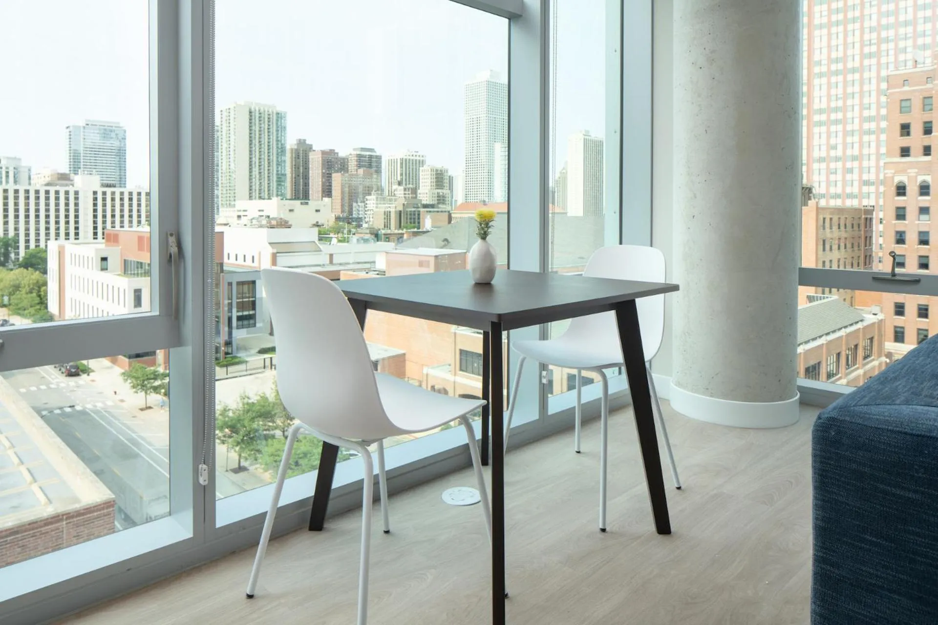 Dining area in Kasa River North Chicago