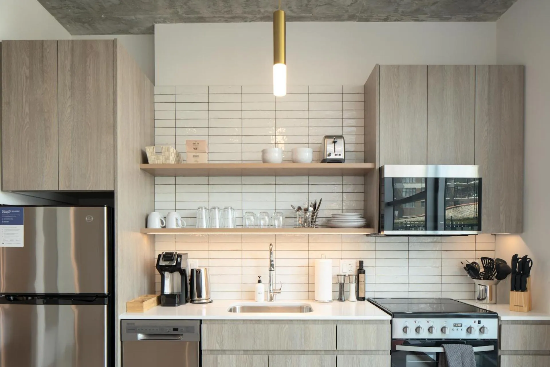 Kitchen or kitchenette in Kasa River North Chicago