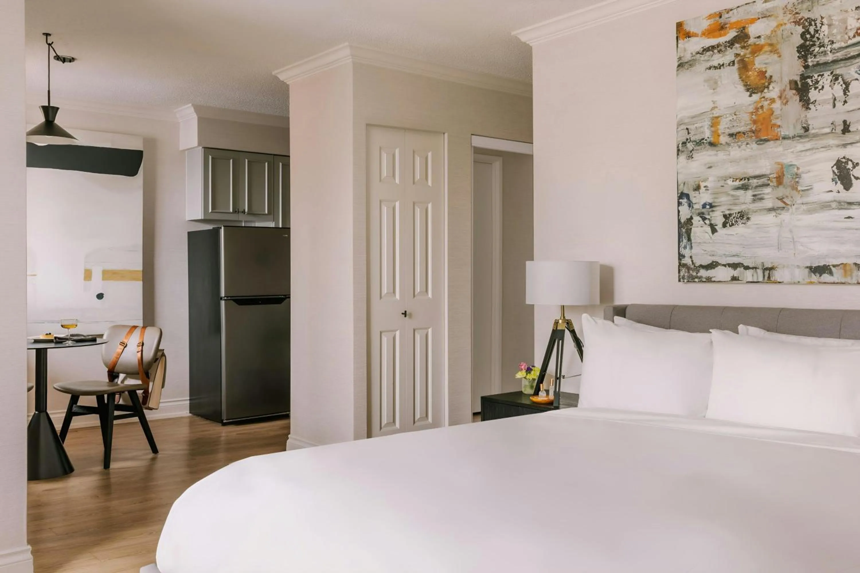 Bedroom, Bed in The Sunset Hotel West End