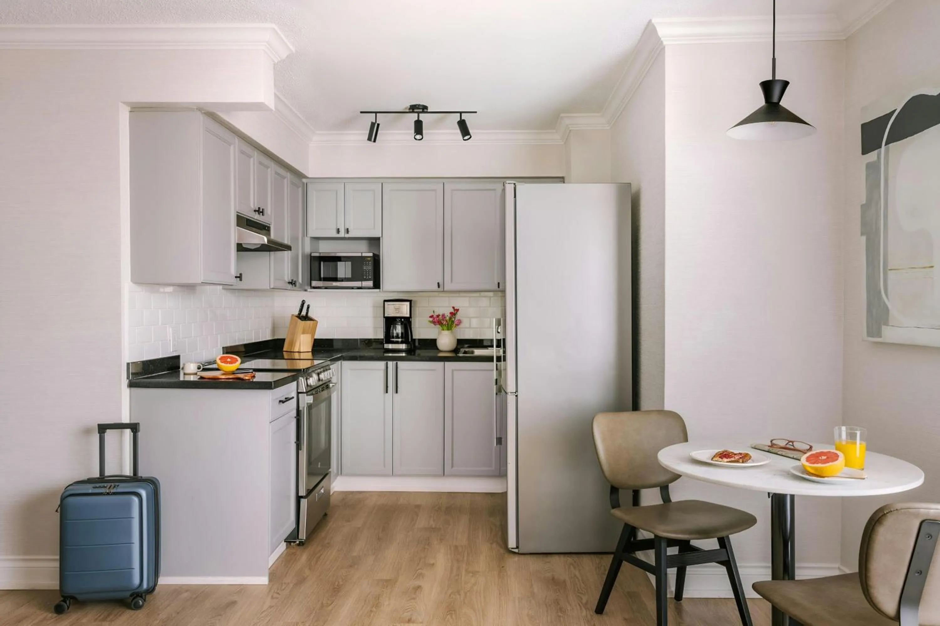 Kitchen or kitchenette in The Sunset Hotel West End
