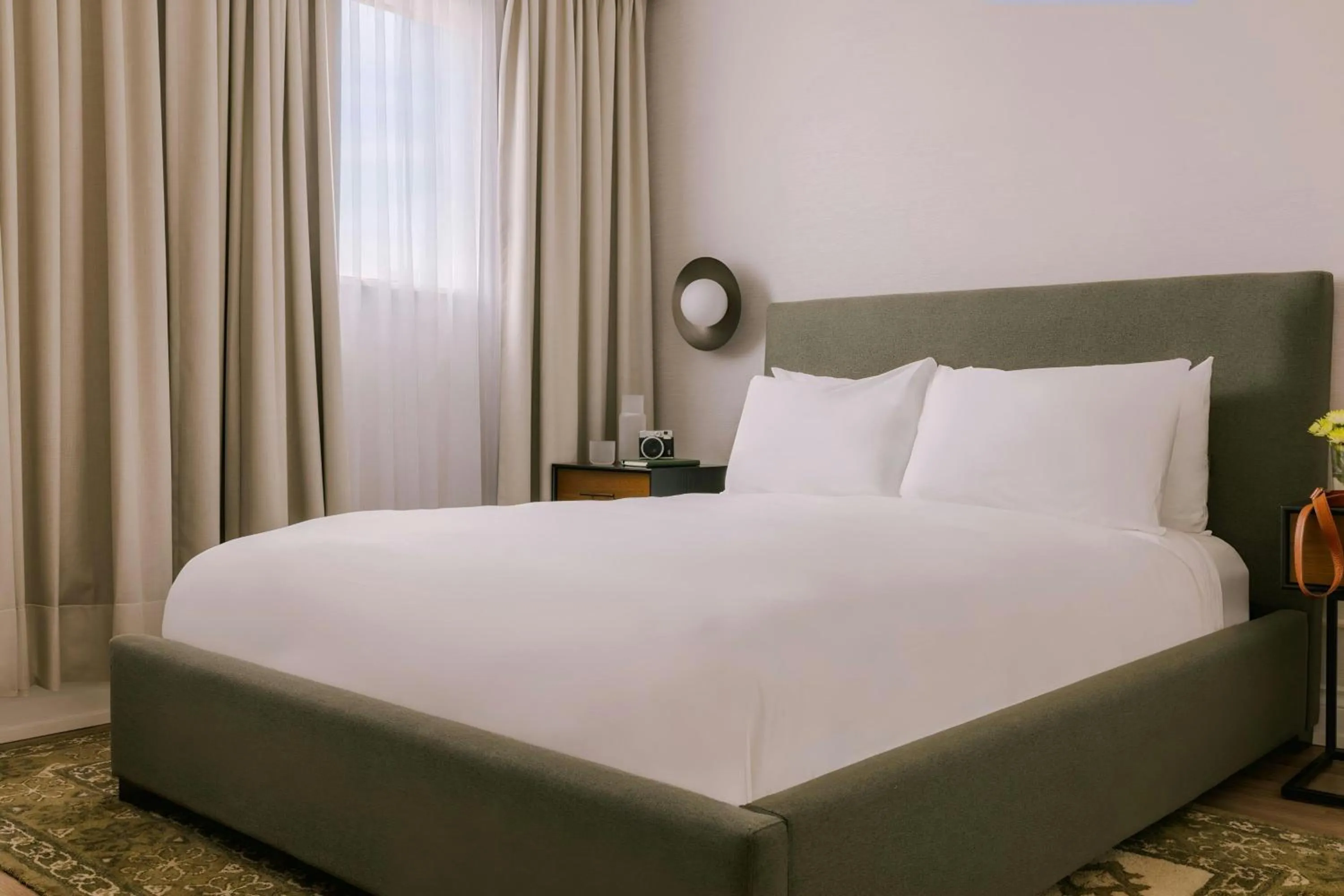 Bedroom, Bed in The Sunset Hotel West End