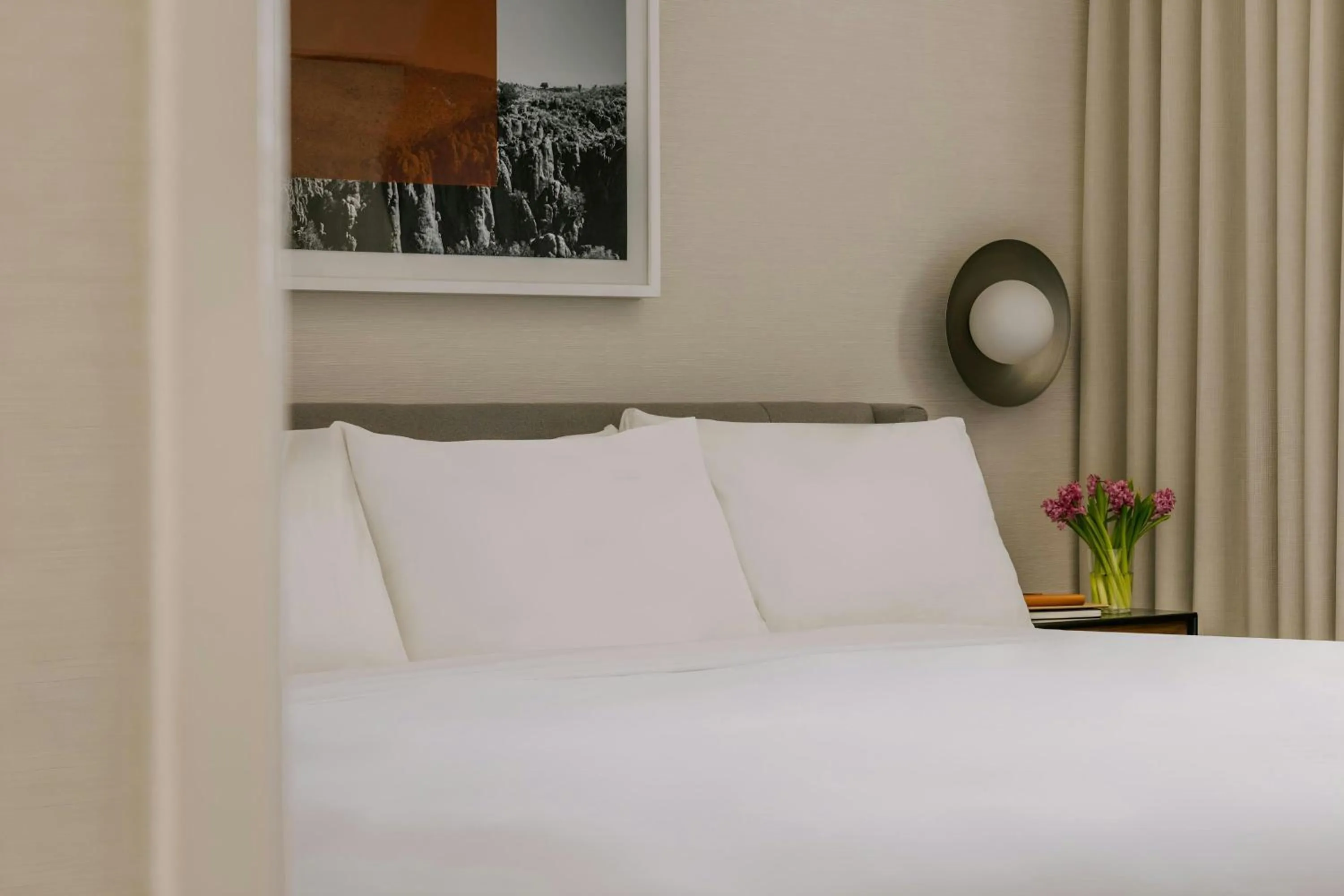 Bedroom, Bed in The Sunset Hotel West End