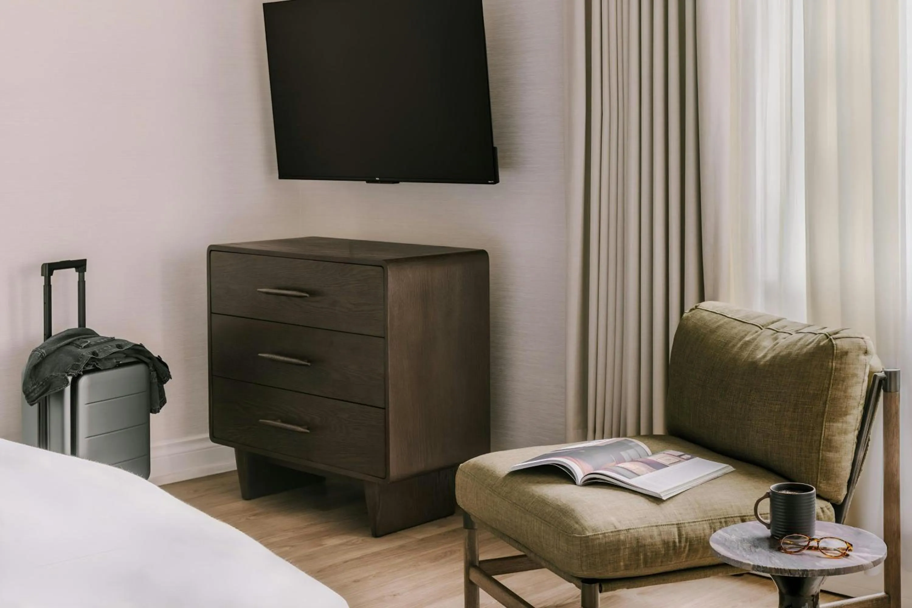 Bedroom, Bed in The Sunset Hotel West End
