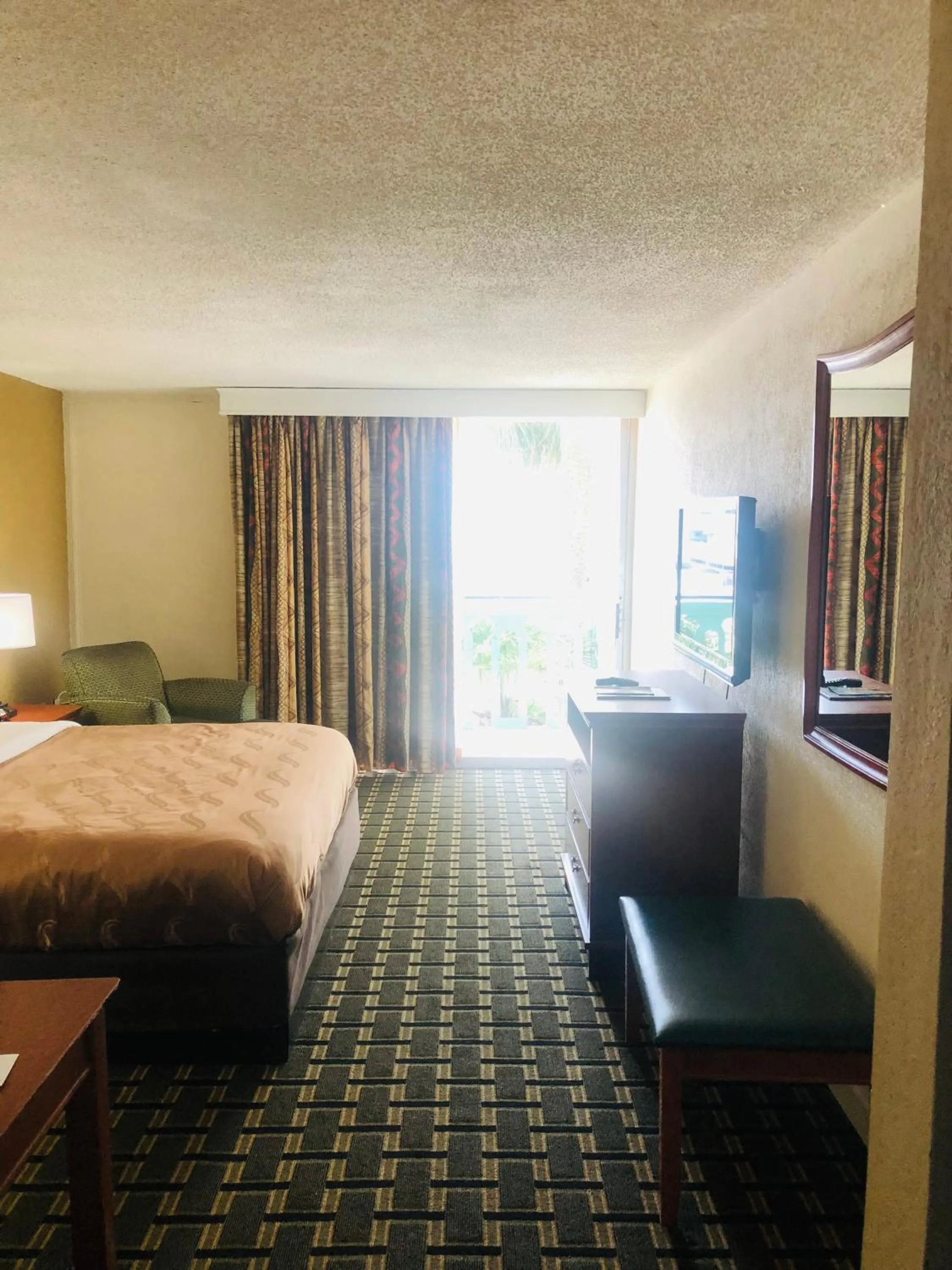 Photo of the whole room, Bed in Quail Inn and Suites - Myrtle Beach