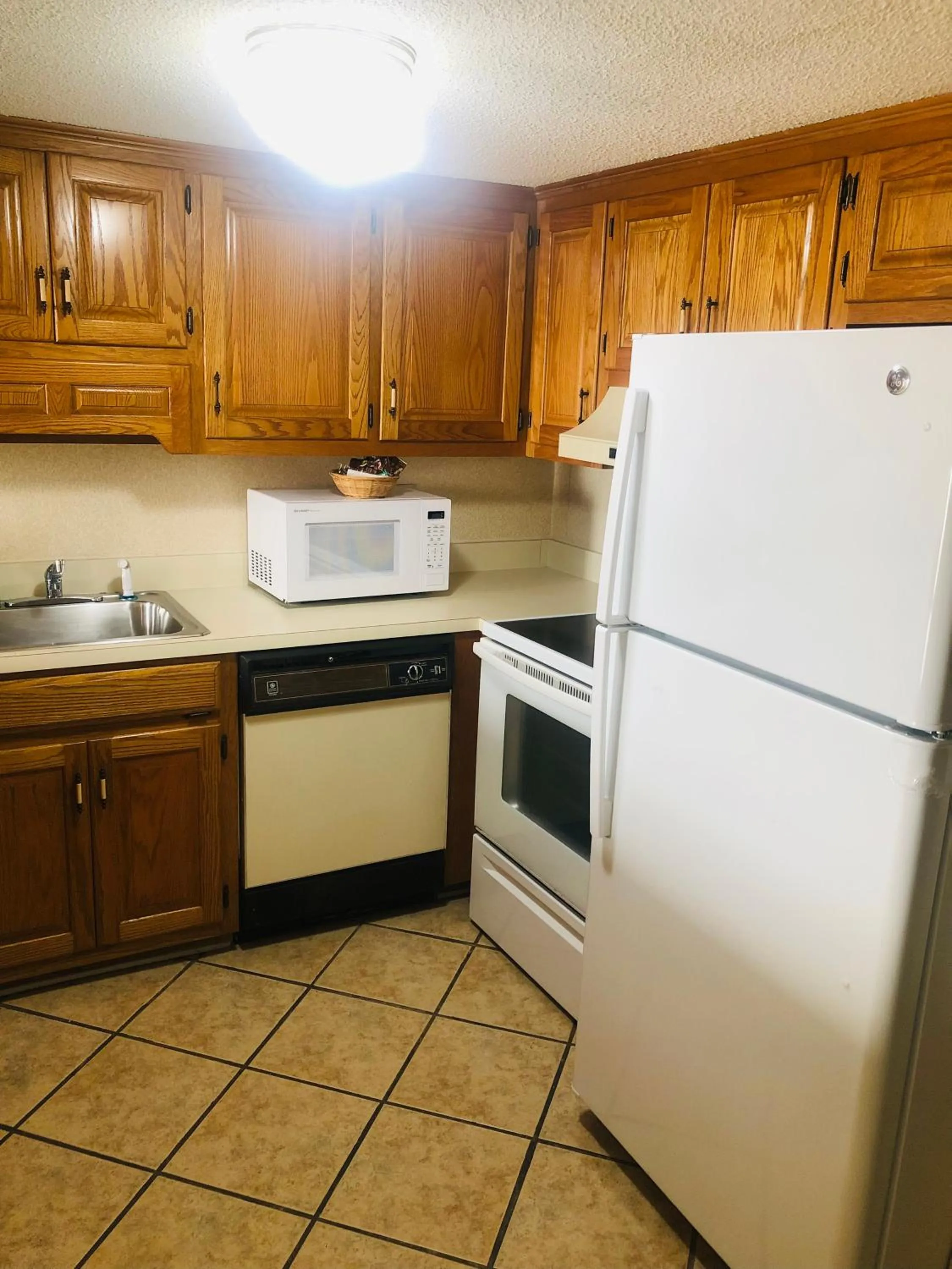 Kitchen or kitchenette in Quail Inn and Suites - Myrtle Beach