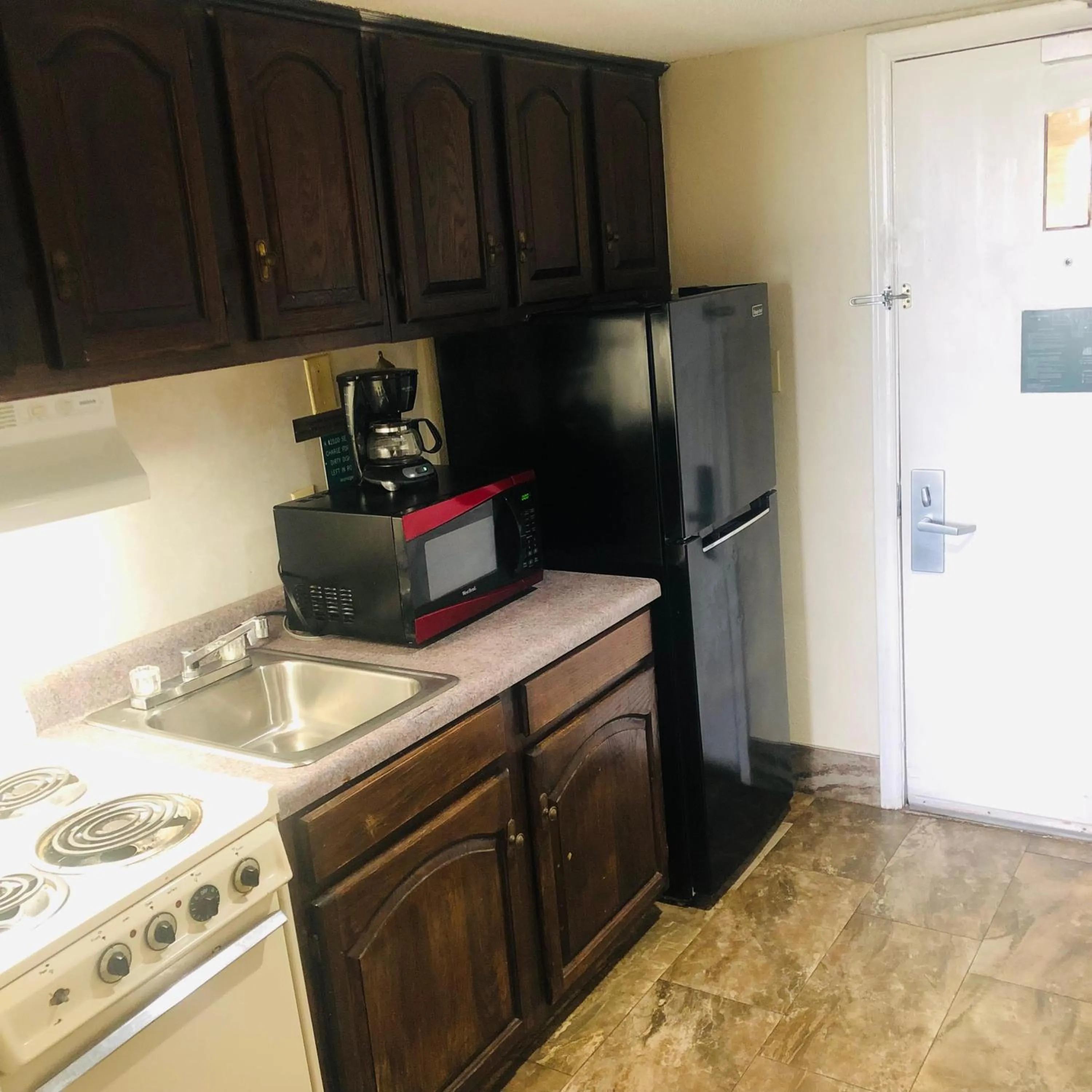 Coffee/tea facilities in Quail Inn and Suites - Myrtle Beach