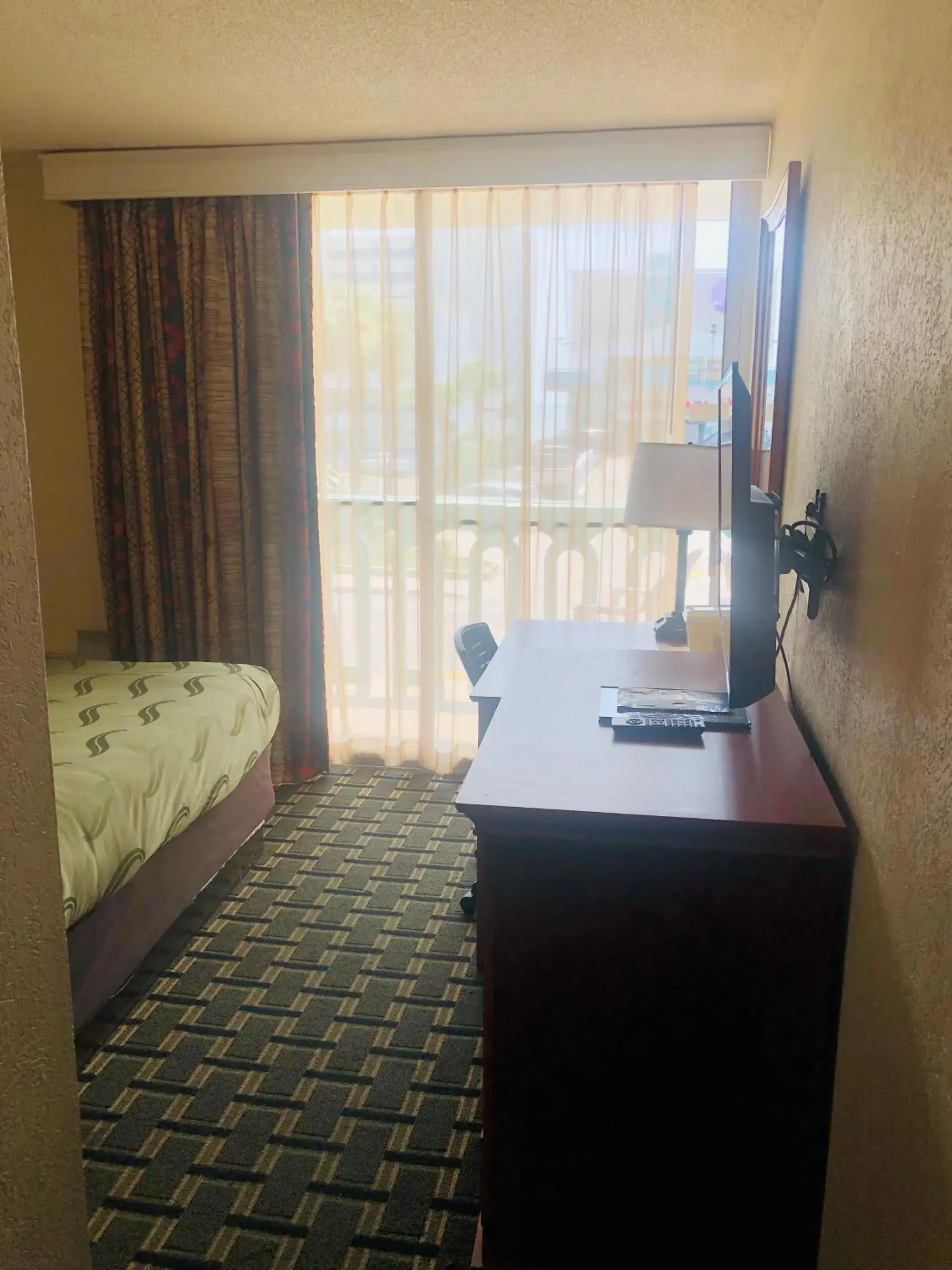 Photo of the whole room, Bed in Quail Inn and Suites - Myrtle Beach Photo of the whole room, Bed in Quail Inn and Suites - Myrtle Beach