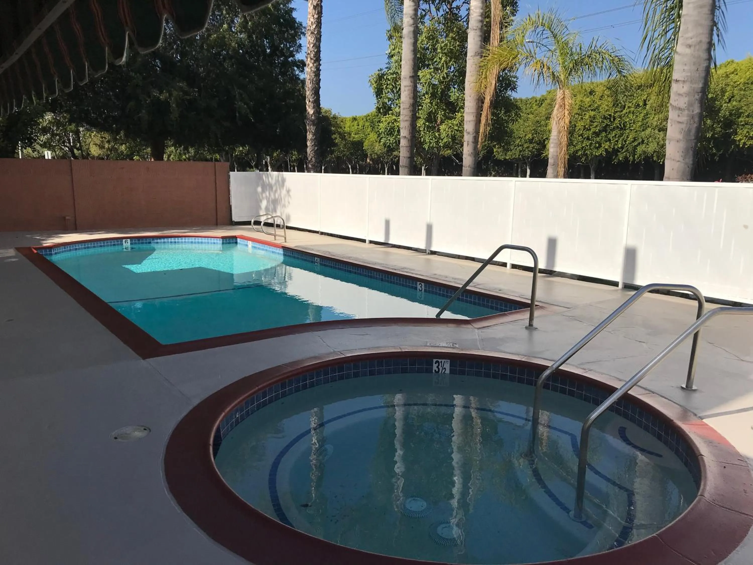 Sauna in Abby's Anaheimer Inn - Across Disneyland Park