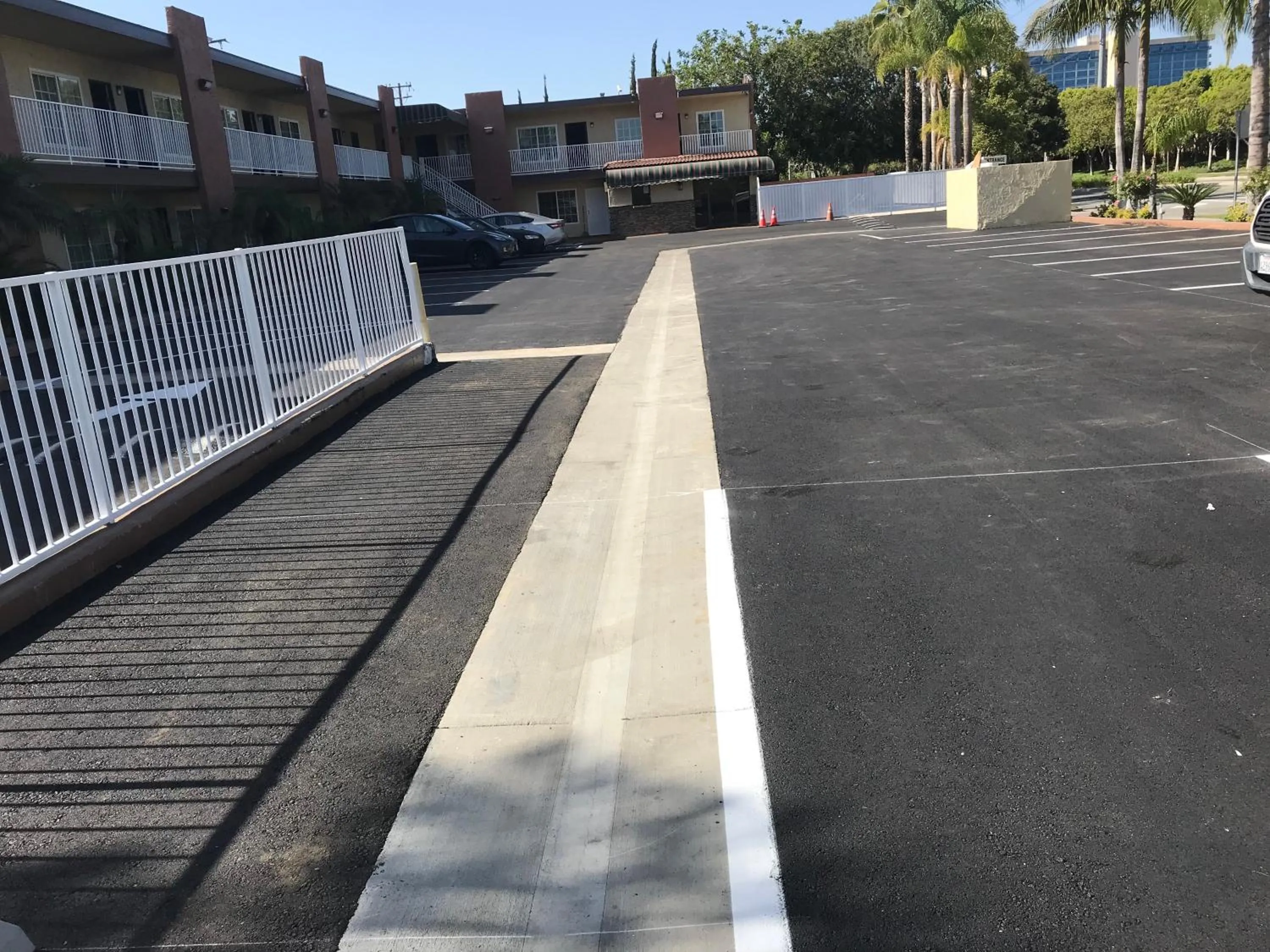 Property building in Abby's Anaheimer Inn - Across Disneyland Park