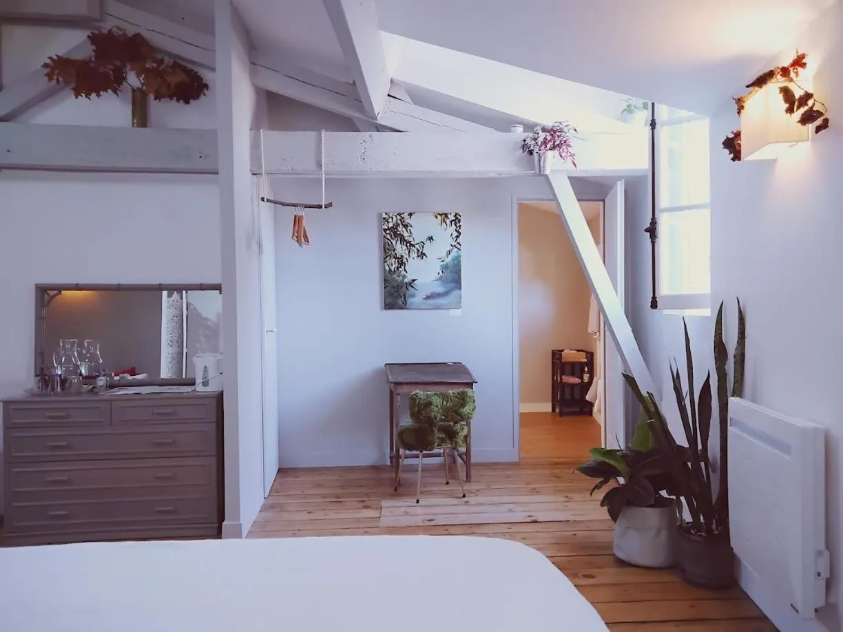 Seating area, Bed in La maison botanique