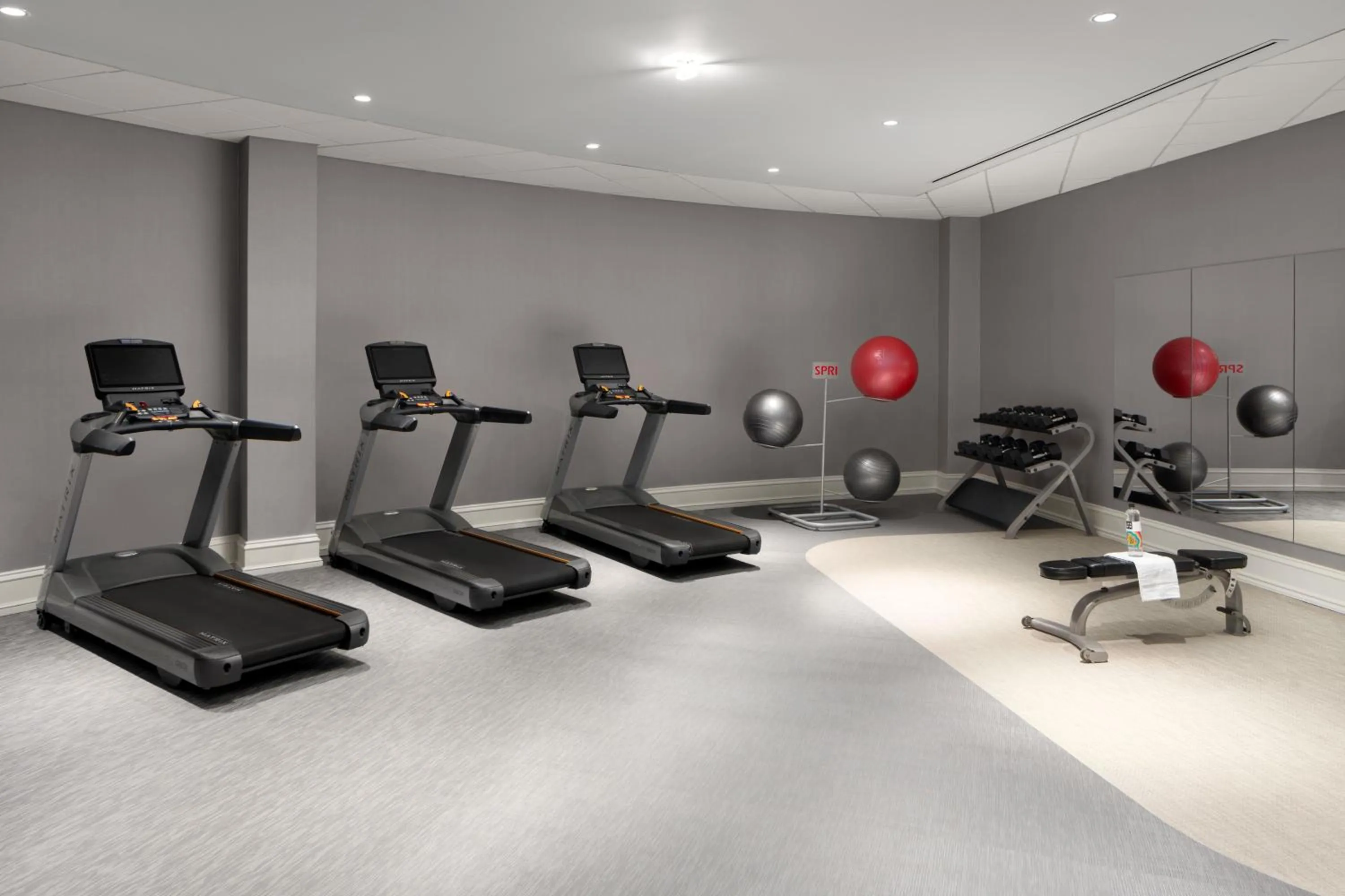 Fitness centre/facilities in Courtyard by Marriott Chicago at Medical District-UIC