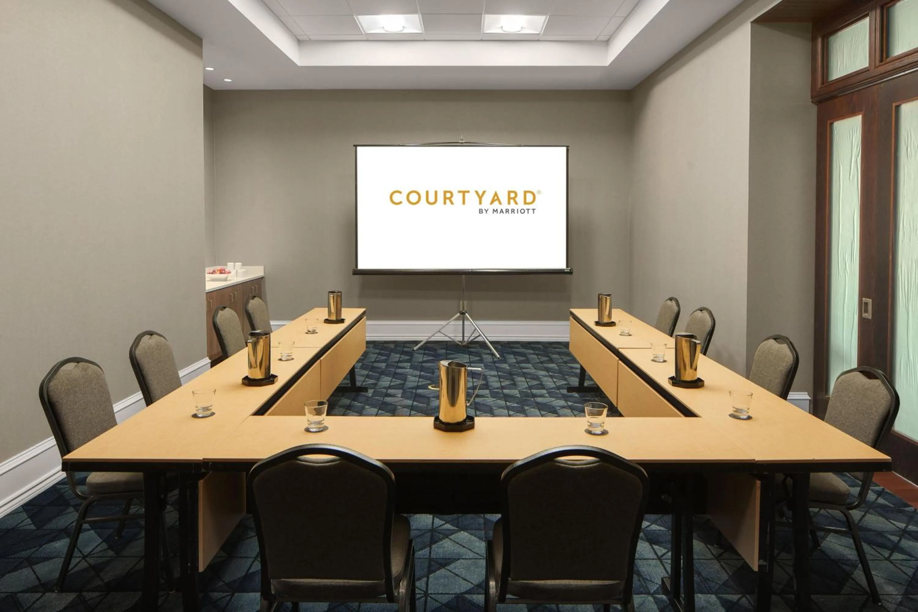 Meeting/conference room in Courtyard by Marriott Chicago at Medical District-UIC