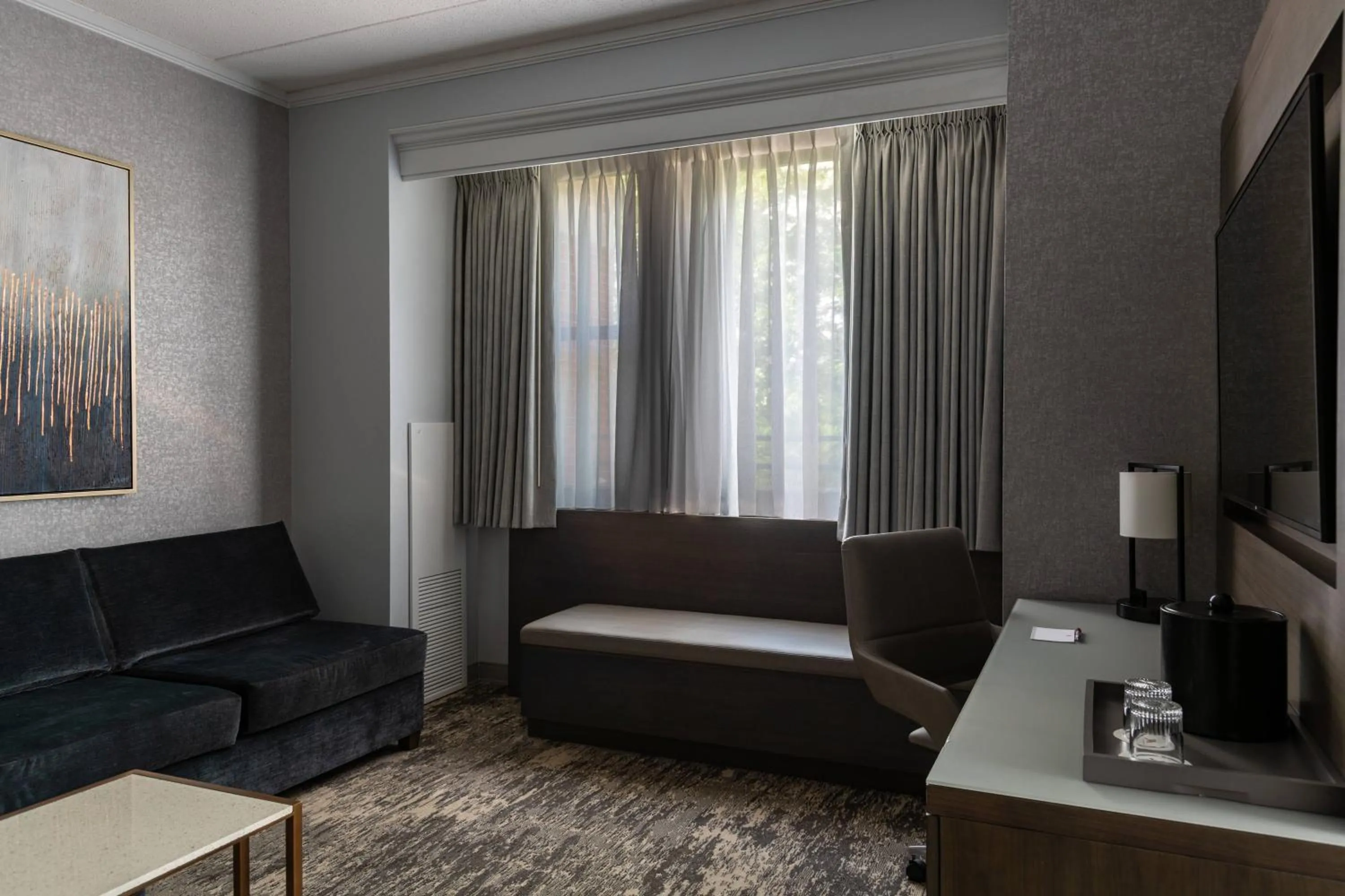 Lounge or bar in Courtyard by Marriott Chicago at Medical District-UIC
