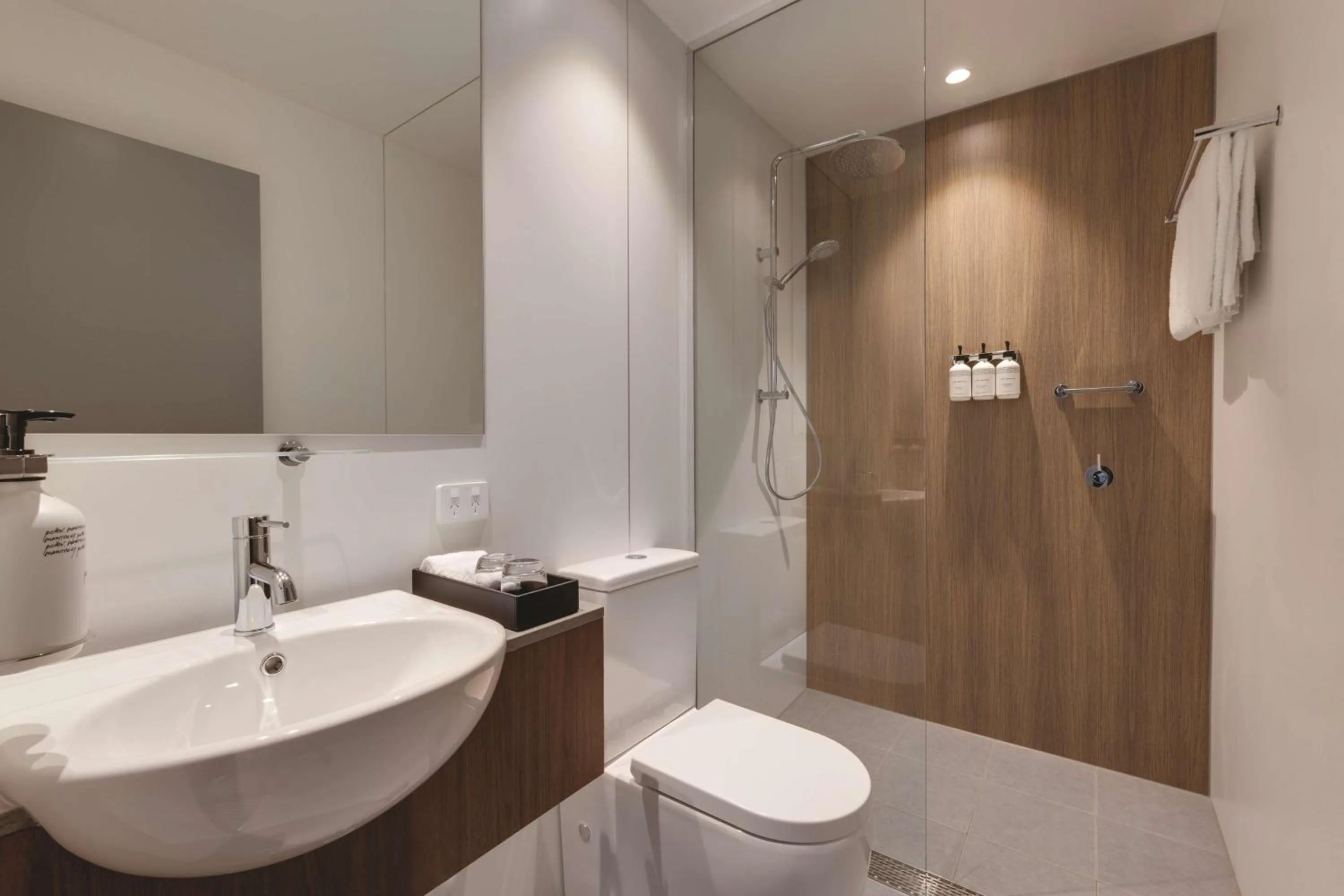 Photo of the whole room in Travelodge Hotel Hurstville Sydney