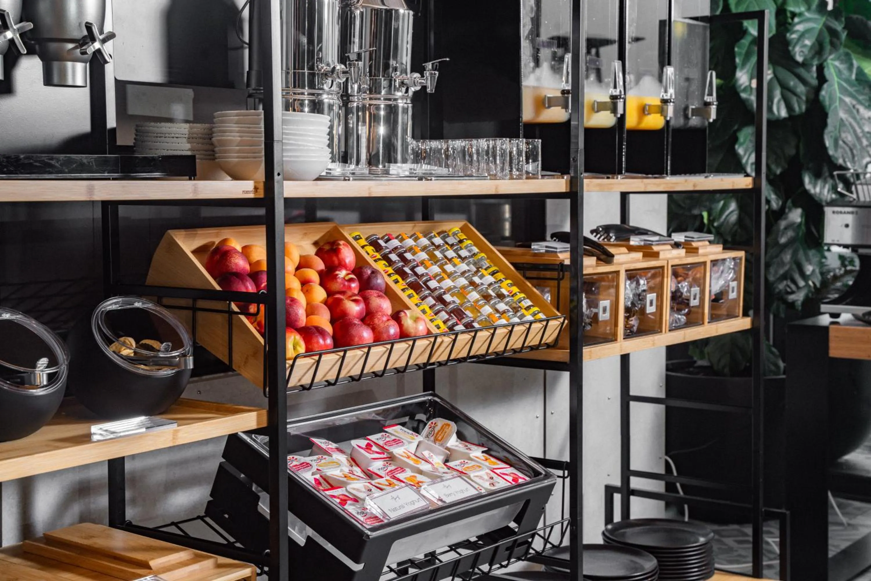 Food and drinks in Travelodge Hotel Hurstville Sydney