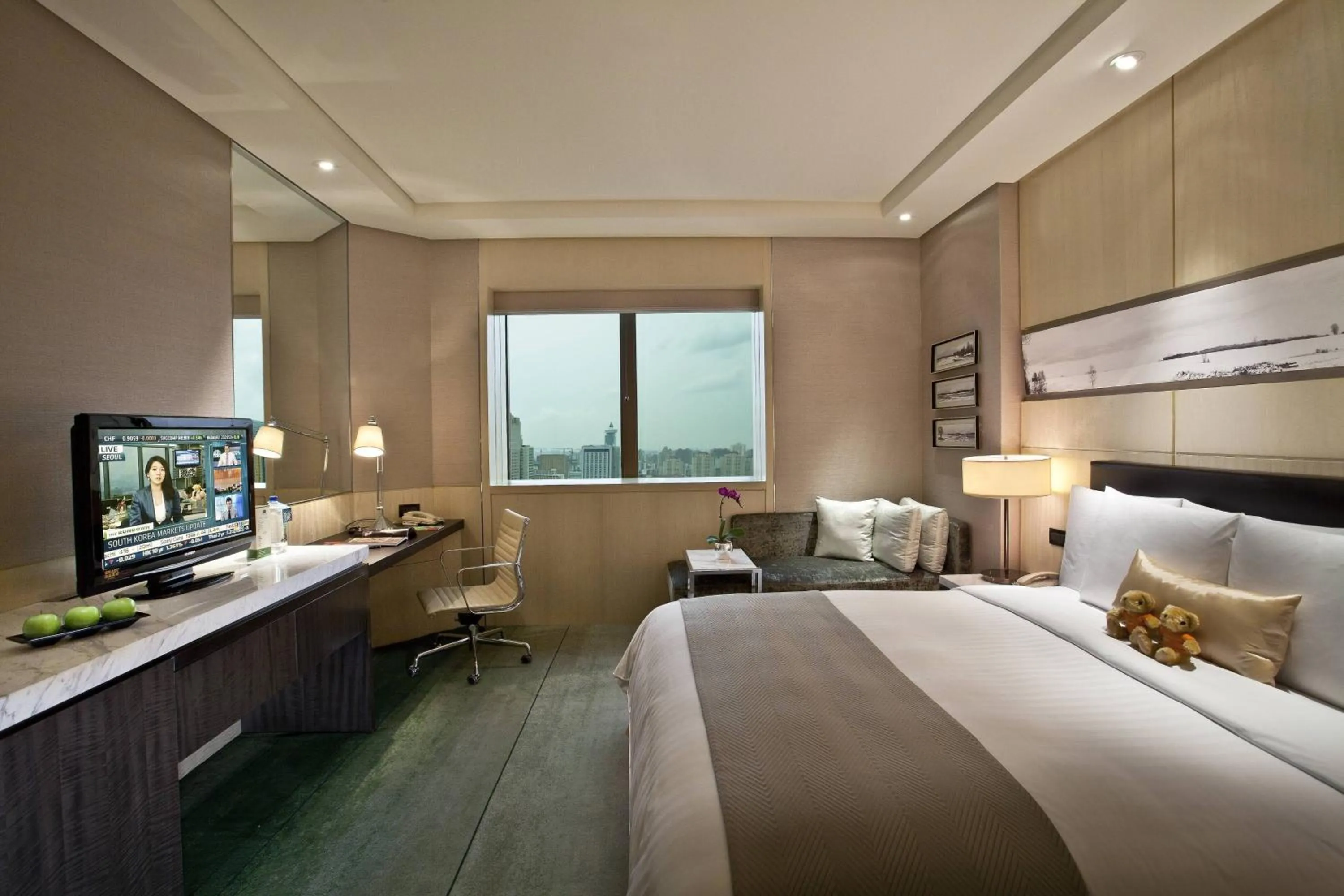 Photo of the whole room, Bed in Courtyard By Marriott Shanghai Pudong