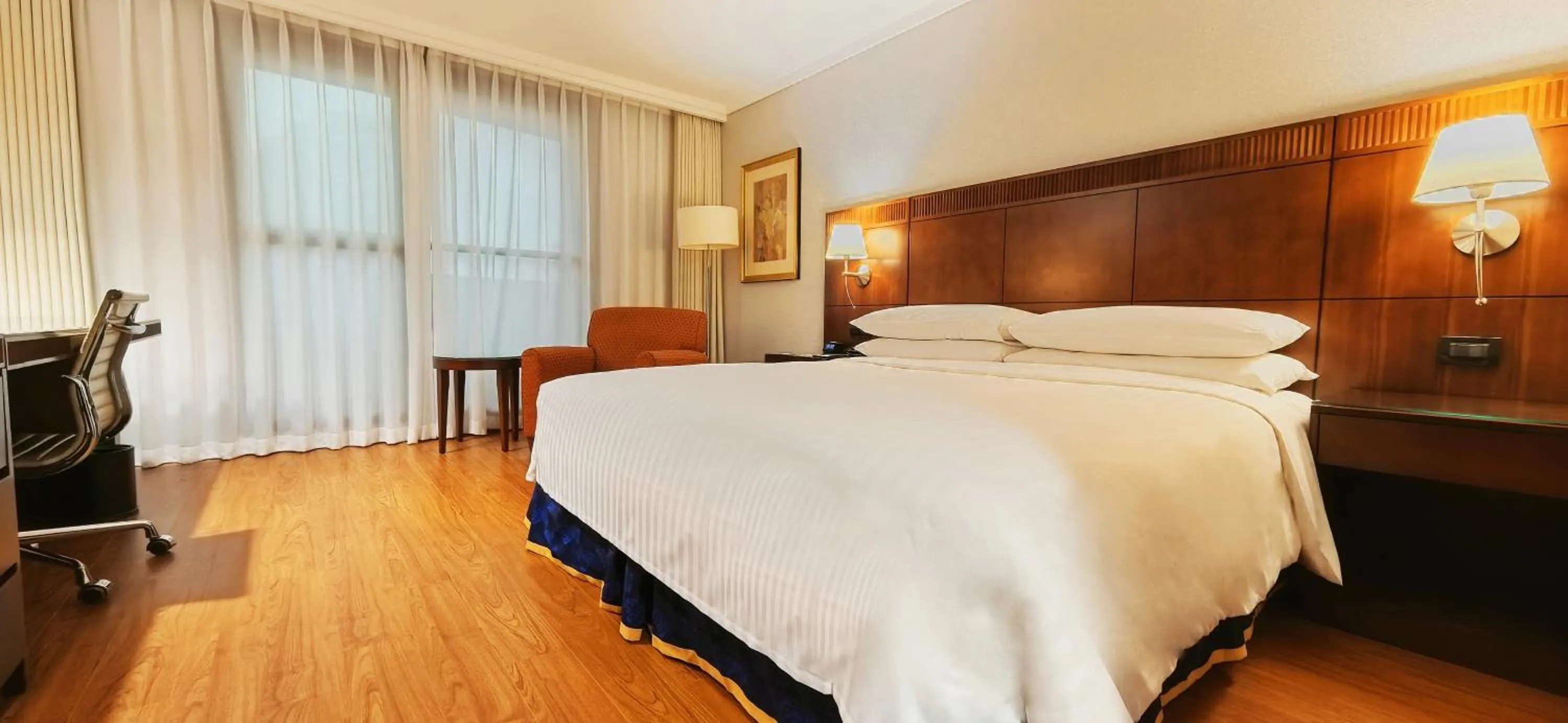 Bedroom, Bed in Courtyard By Marriott Shanghai Pudong