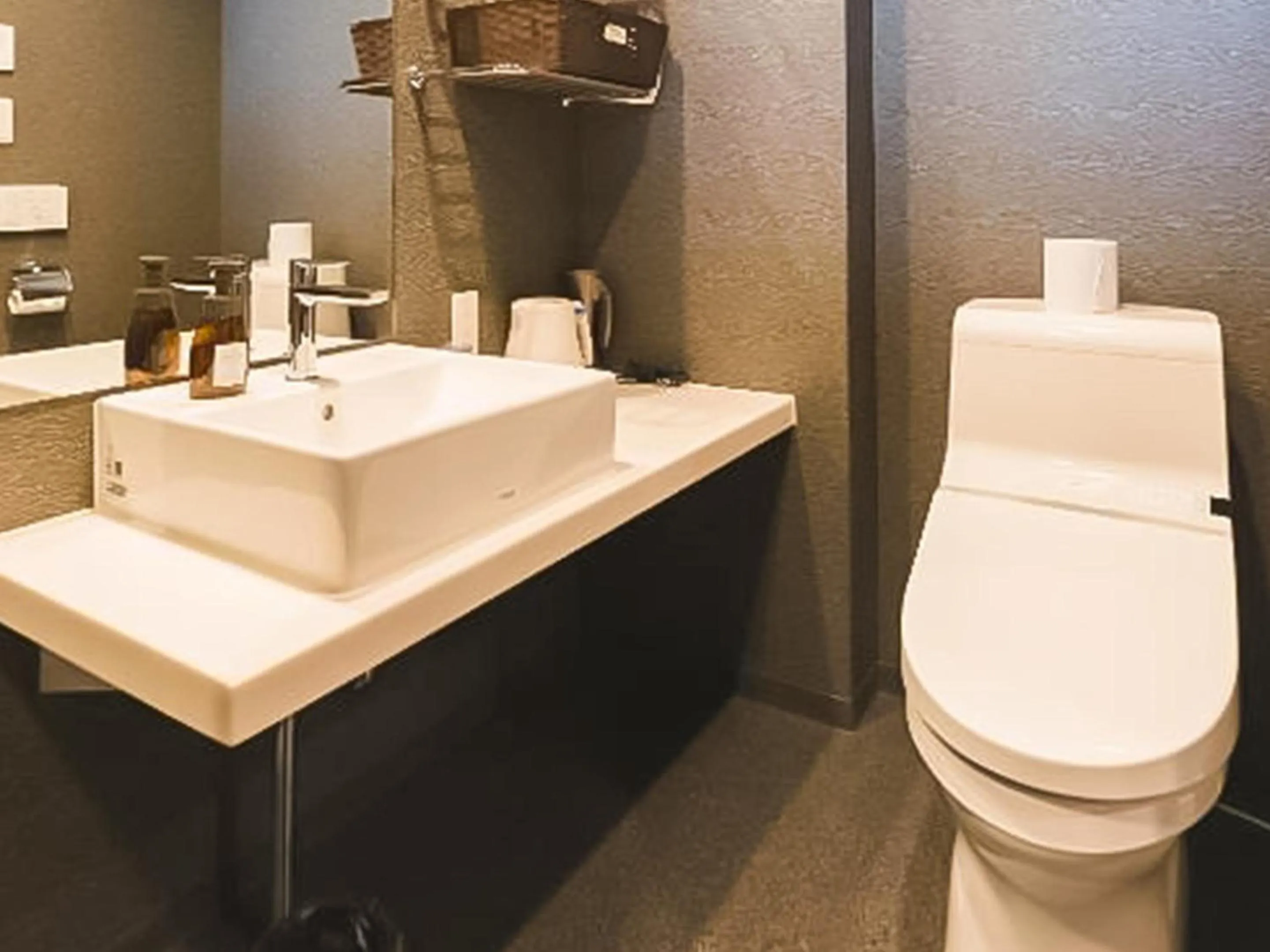 Toilet in Kyoto Earth Hotel