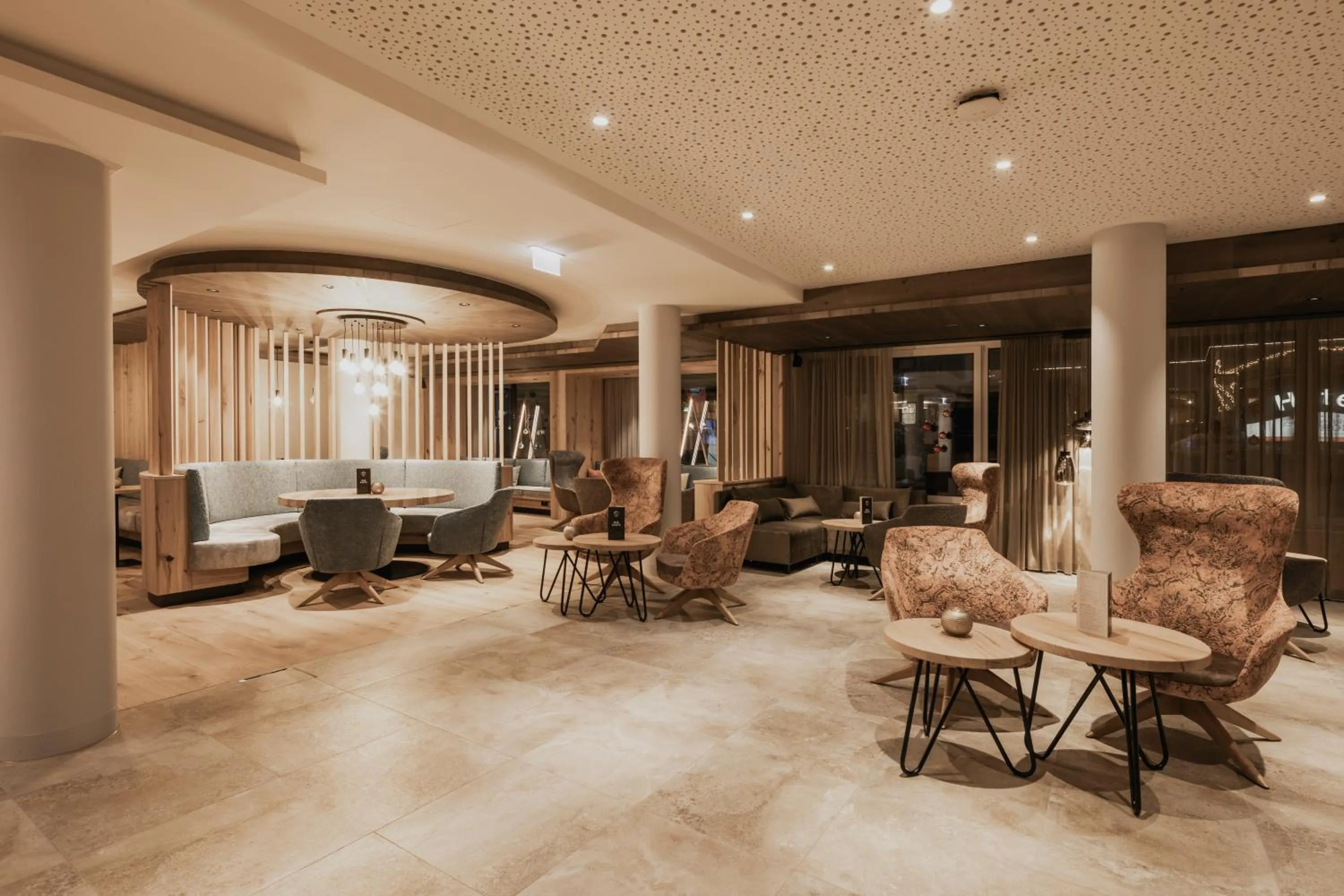 Lounge or bar in FIRSTpeak Zauchensee