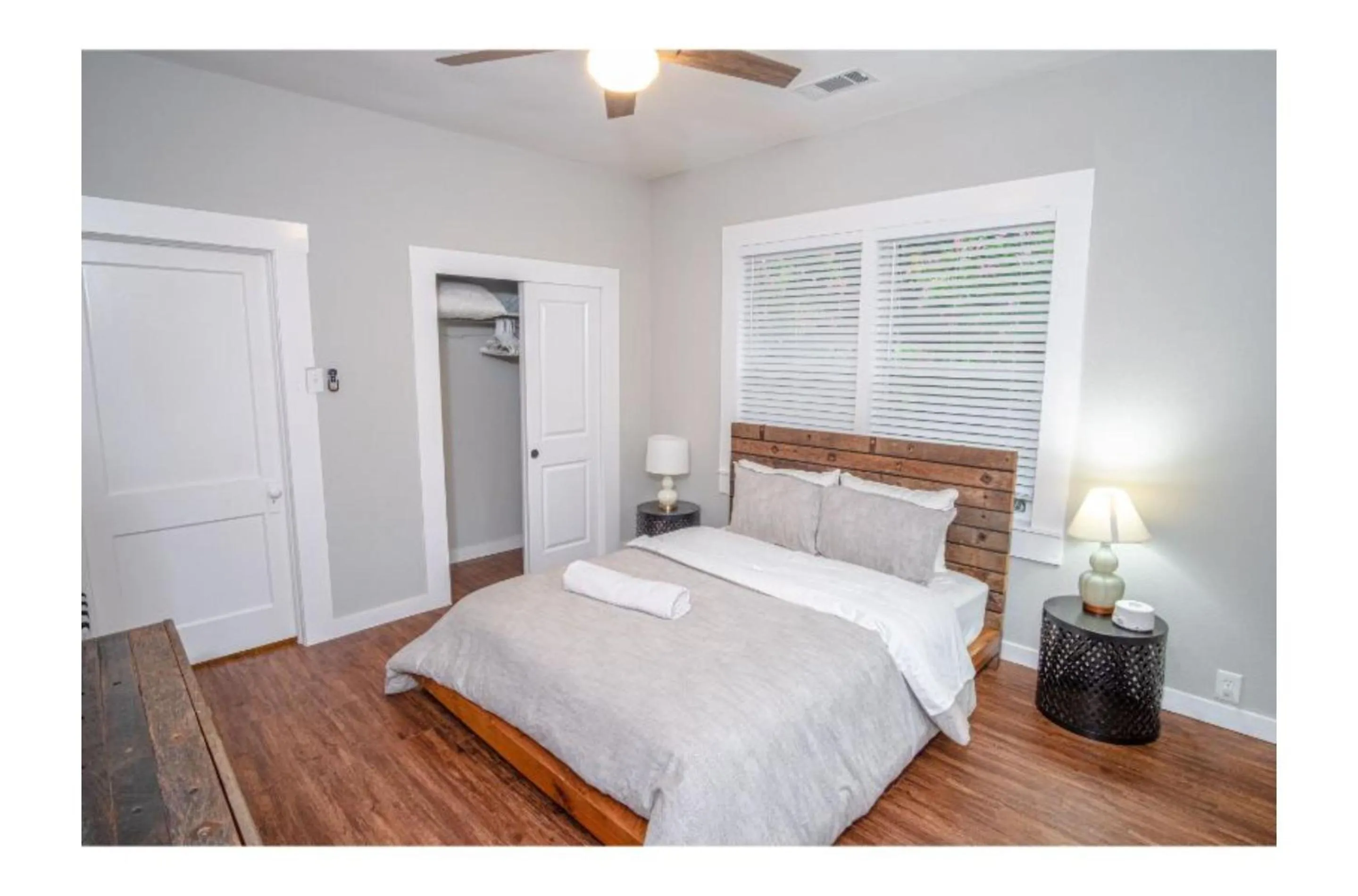 Bed in Remodeled Modern 1BR1BA Apt Near Downtown, 5min Pearl