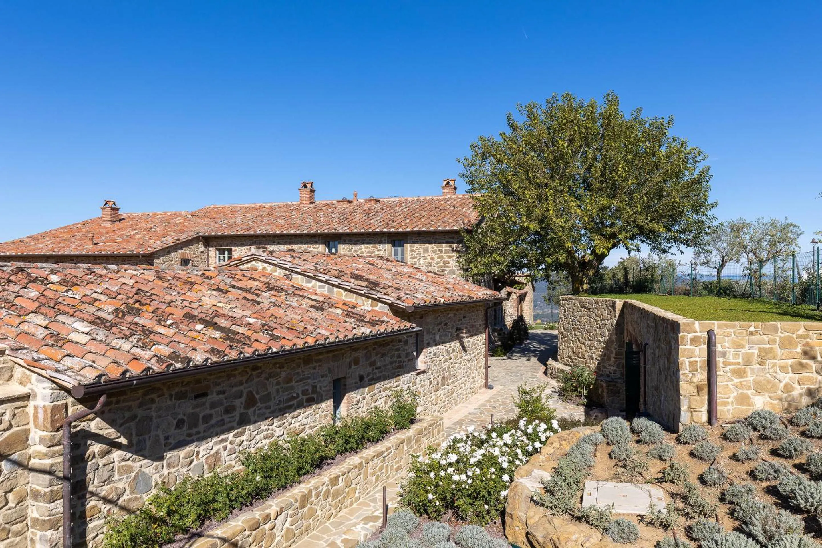 Property building in I Borghi dell'Eremo