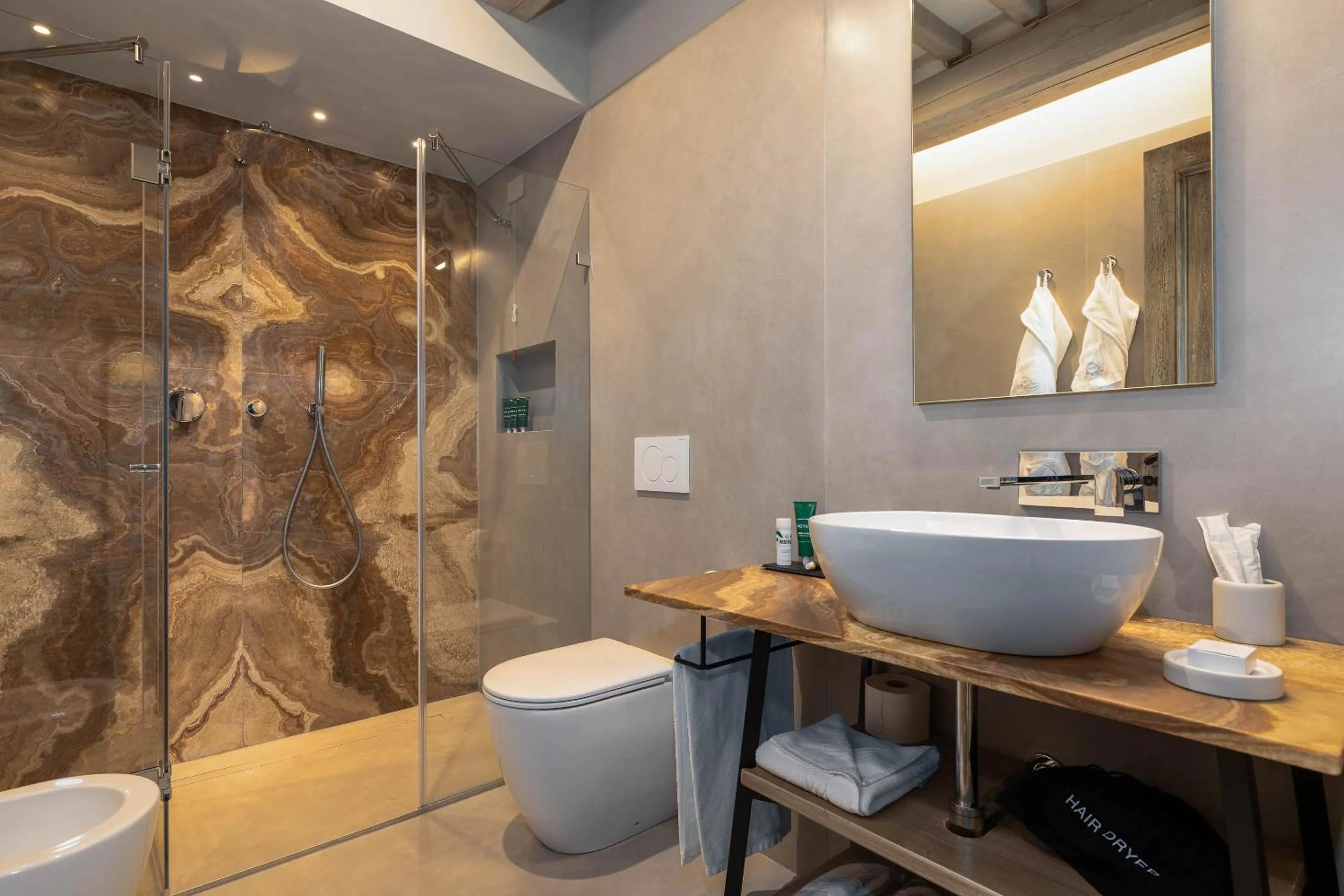 Shower in I Borghi dell'Eremo