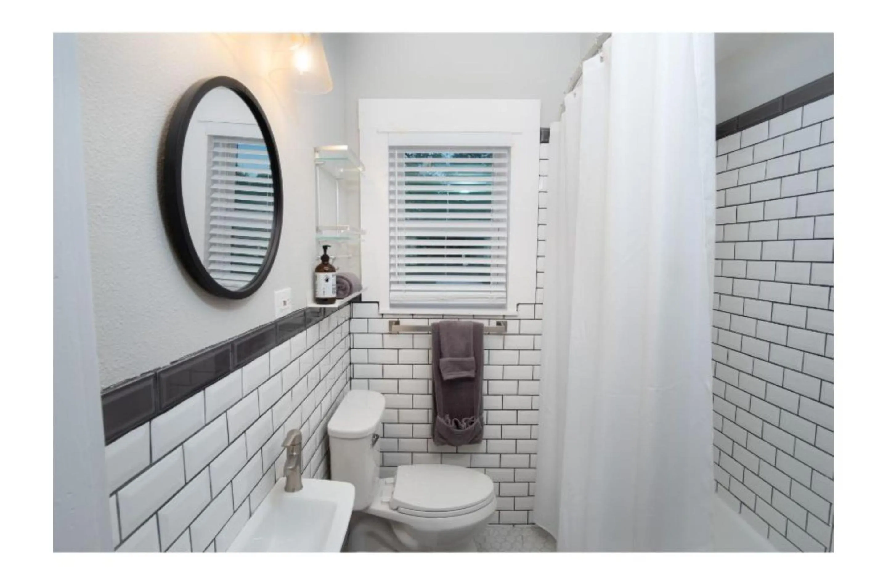 Toilet in Remodeled Modern 1BR1BA Apt Near Downtown, 5min Pearl
