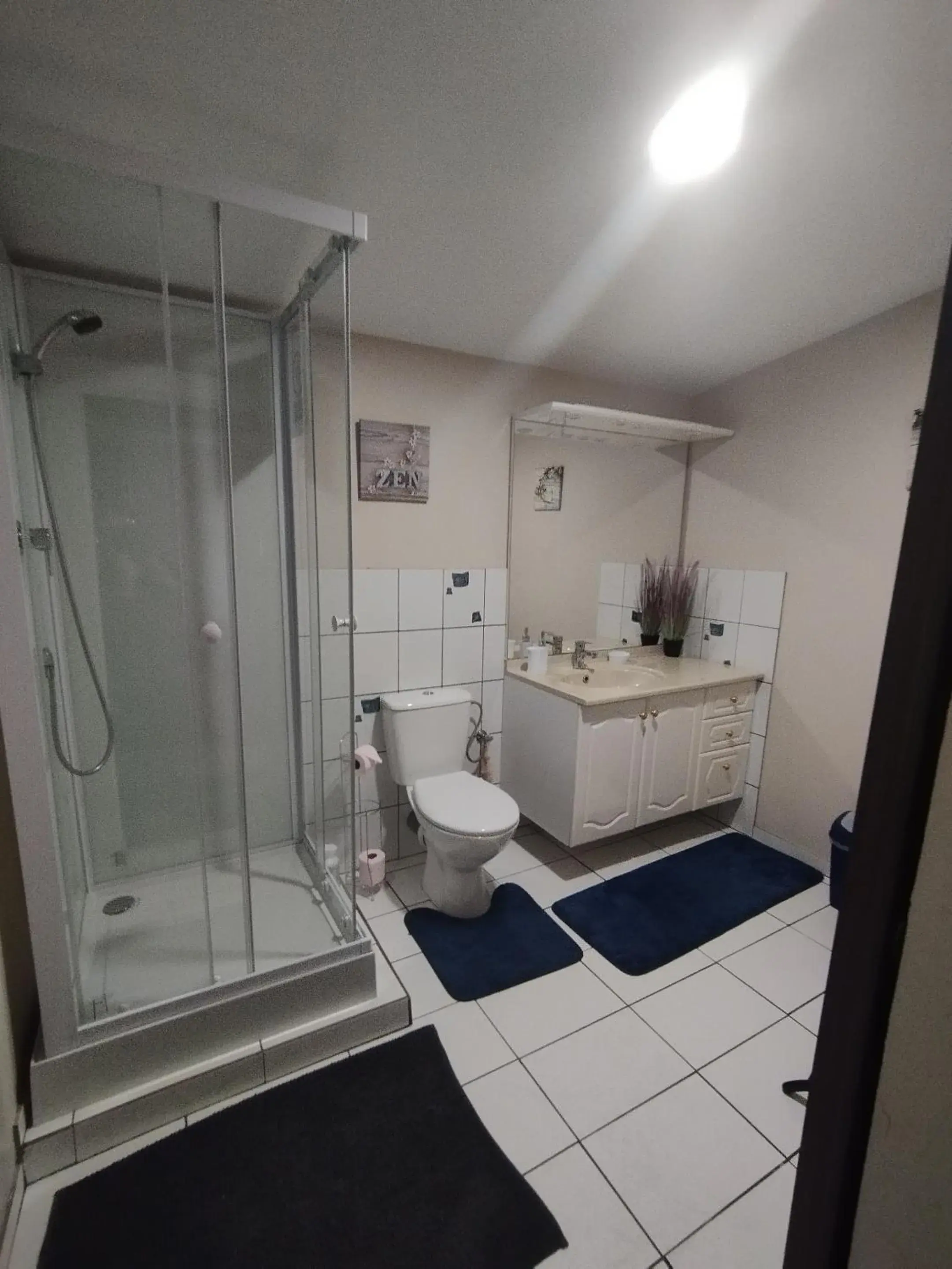 Bathroom in La Maison de Heidi Bathroom in La Maison de Heidi