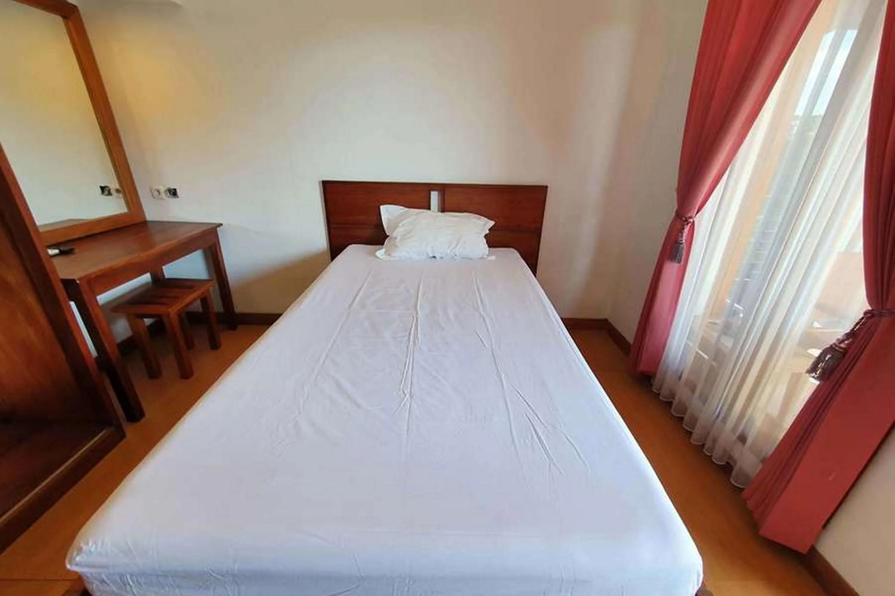 Bed in Rumah Eyang Tardjo Syariah Mitra RedDoorz