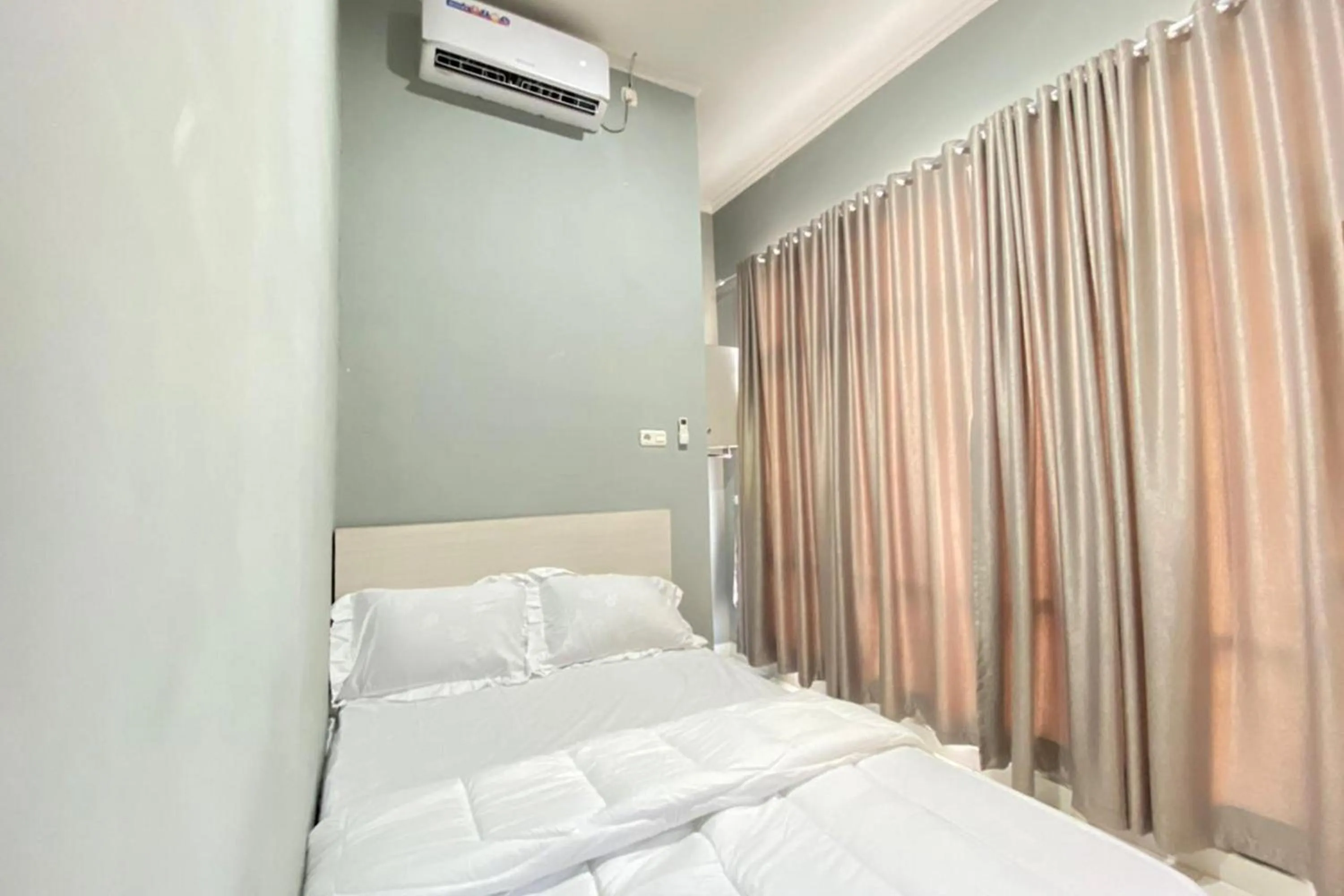Property building, Bed in Pelangi Guest House Palembang RedPartner
