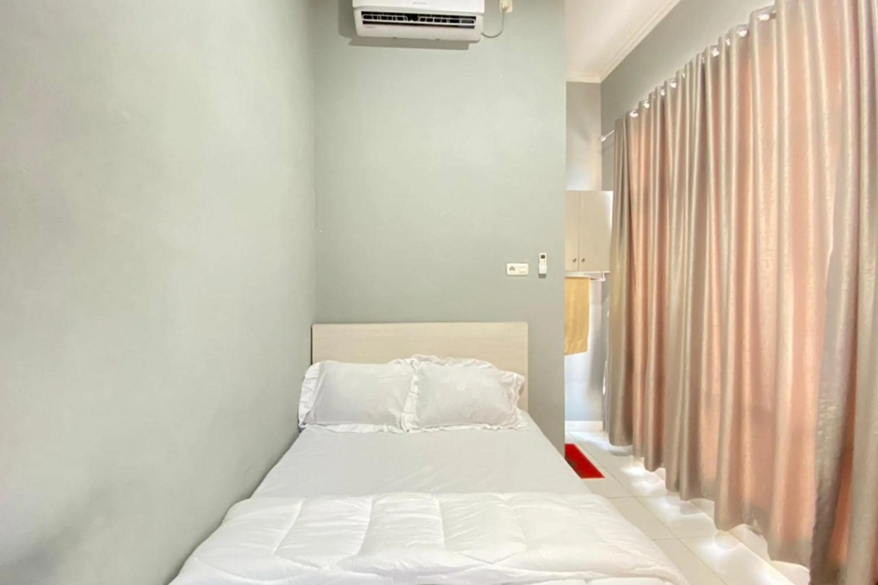 Bed in Pelangi Guest House Palembang RedPartner