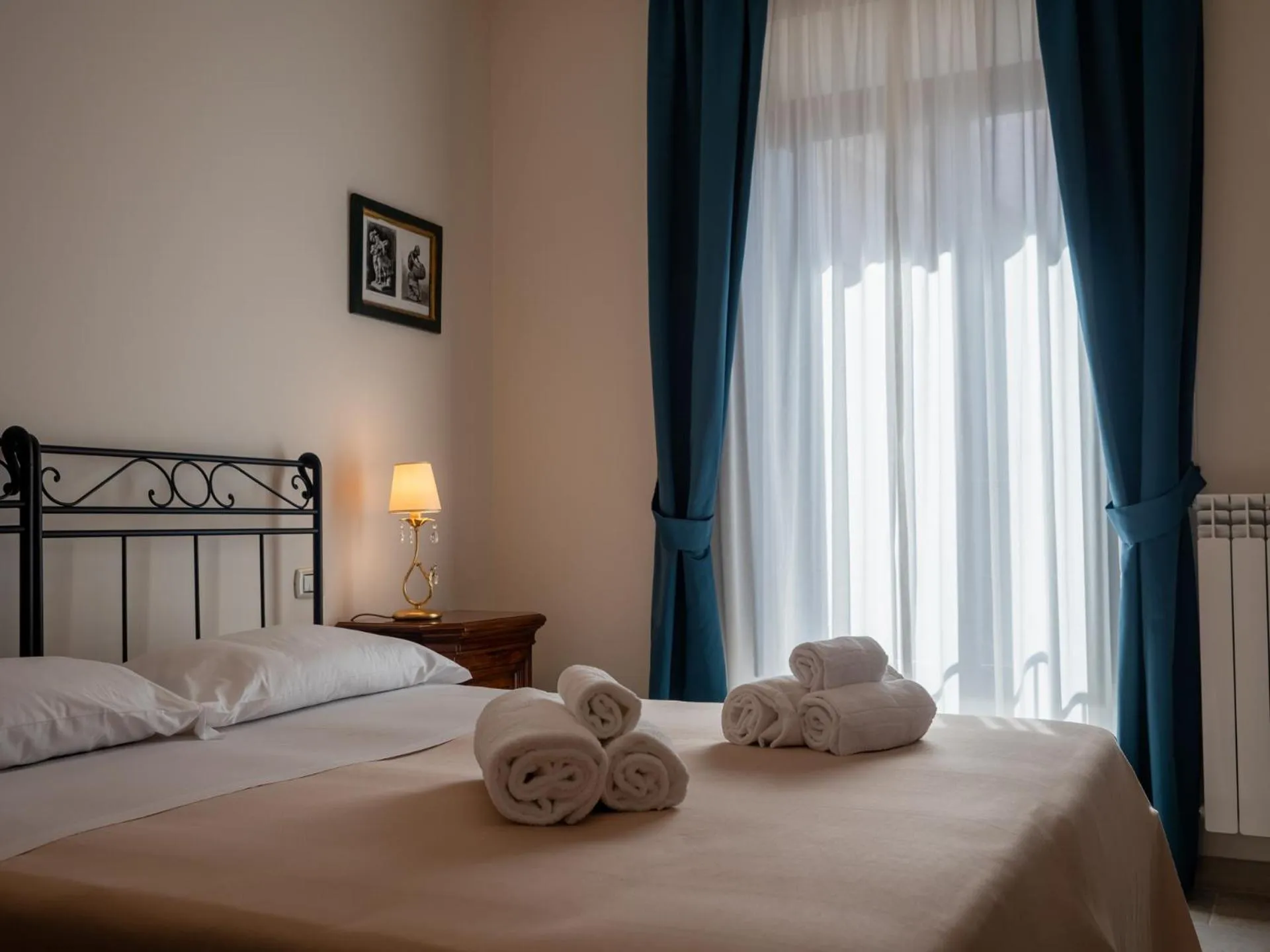 Photo of the whole room, Bed in Palazzo dei Pavoni, Relais di Charme