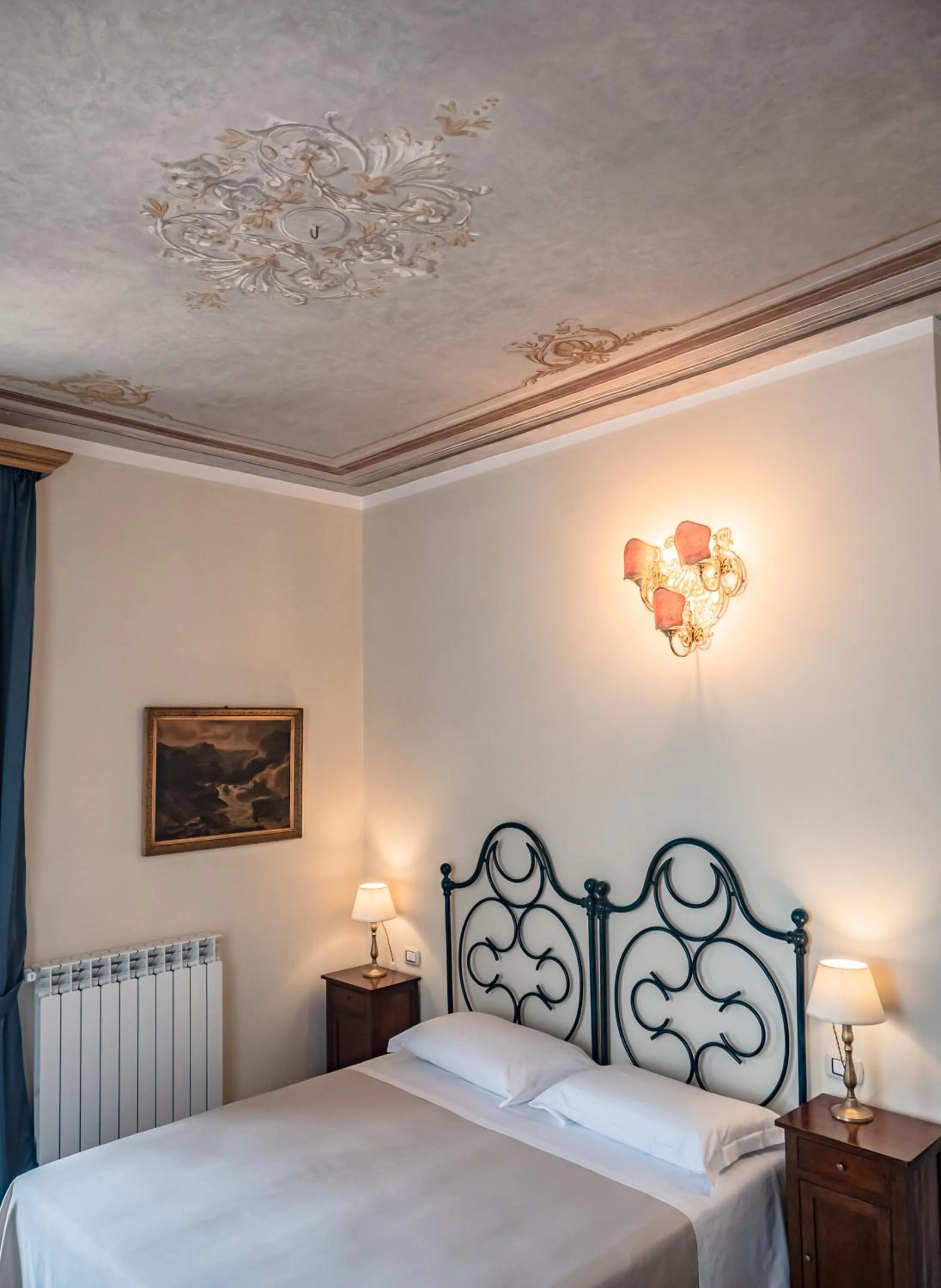 Photo of the whole room, Bed in Palazzo dei Pavoni, Relais di Charme